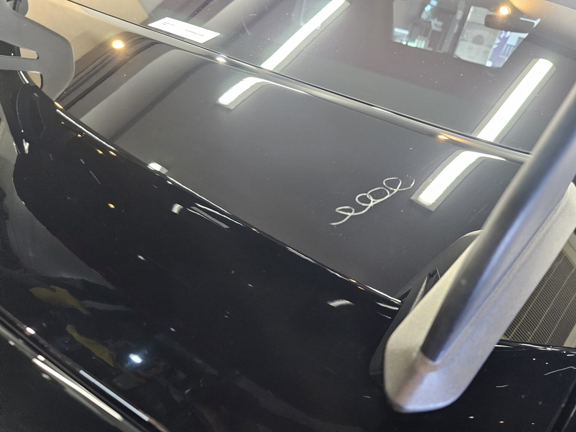 ポルシェ718ケイマンGT4RS ソリッドブラック 磨き傷