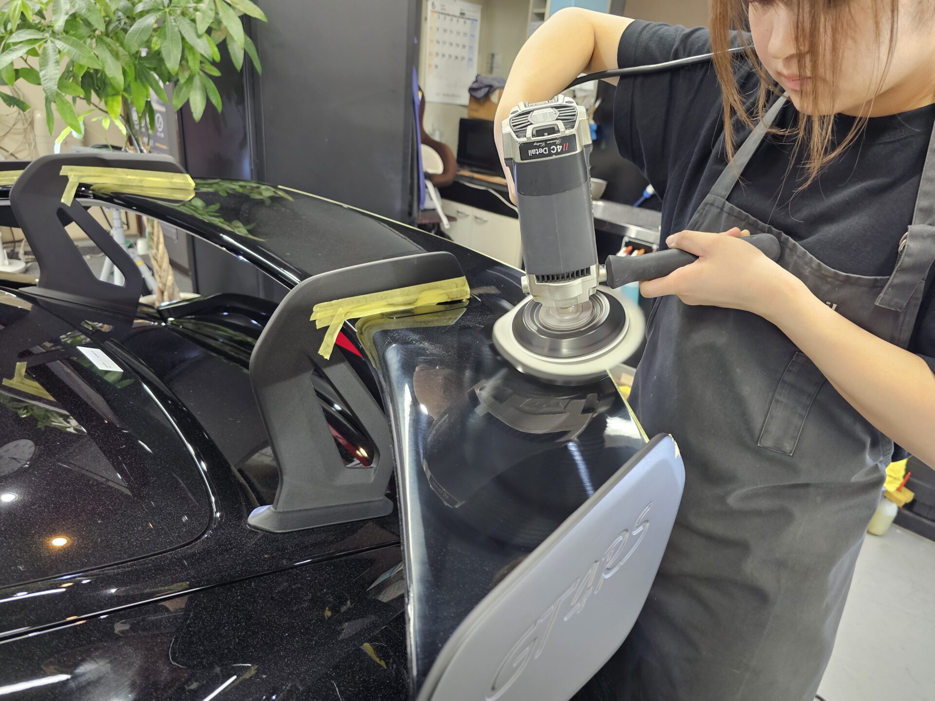 ポルシェ718ケイマンGT4RS ソリッドブラック 磨き女子