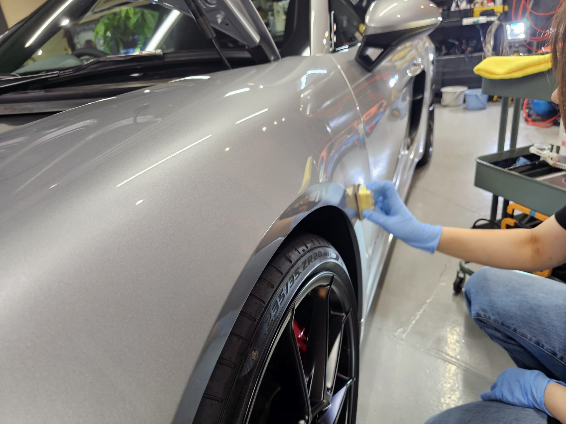 ポルシェ718ケイマンGTS4.0新車 GTECHNIQセラミックベースコート塗布