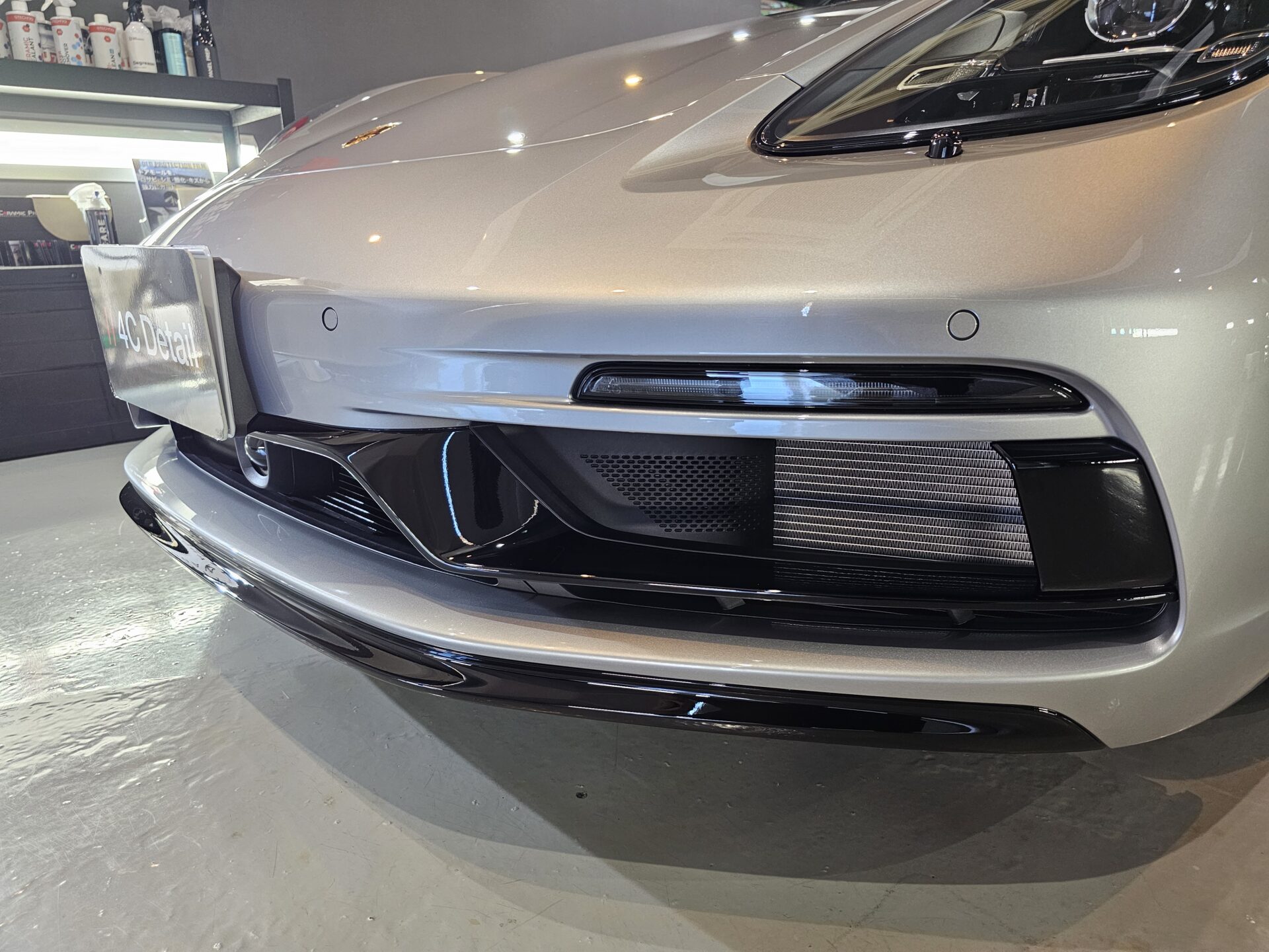 ポルシェ718ケイマンGTS4.0新車 オプショングロスブラック部分コーティング