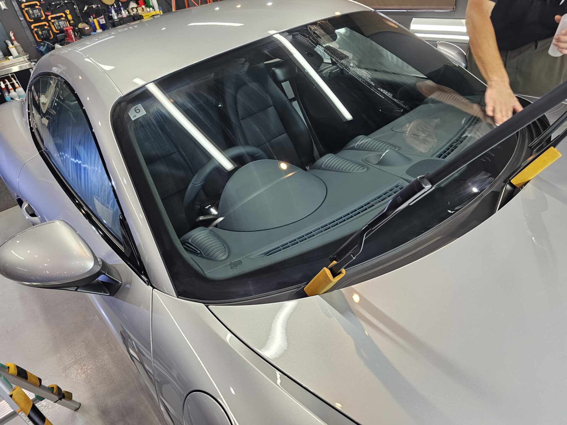 ポルシェ718ケイマンGTS4.0新車 スリックフロントガラスコーティング塗布