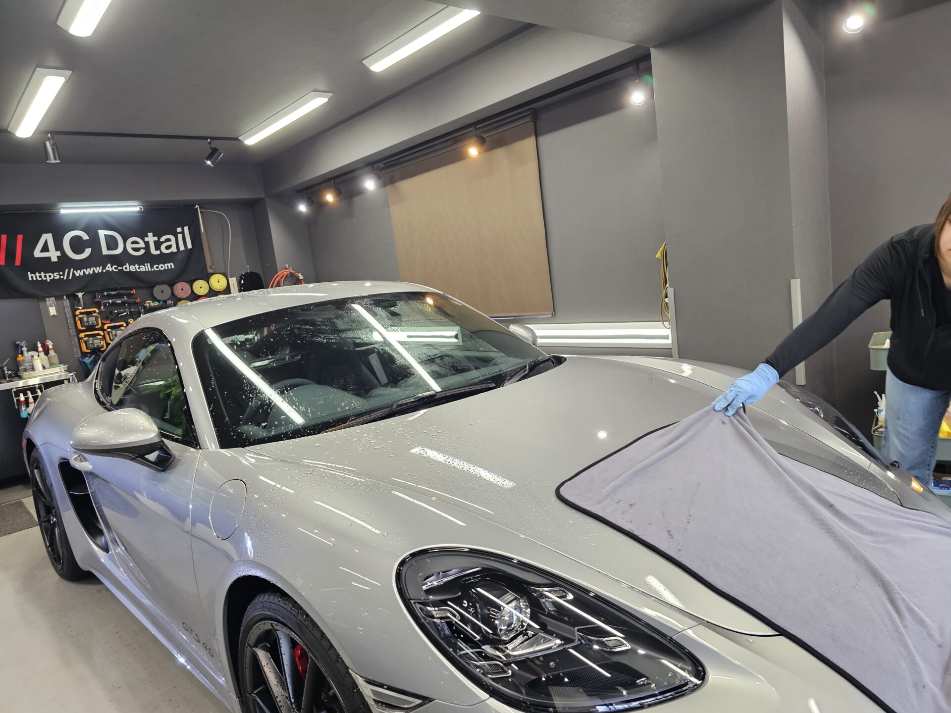 ポルシェ718ケイマンGTS4.0新車 洗車