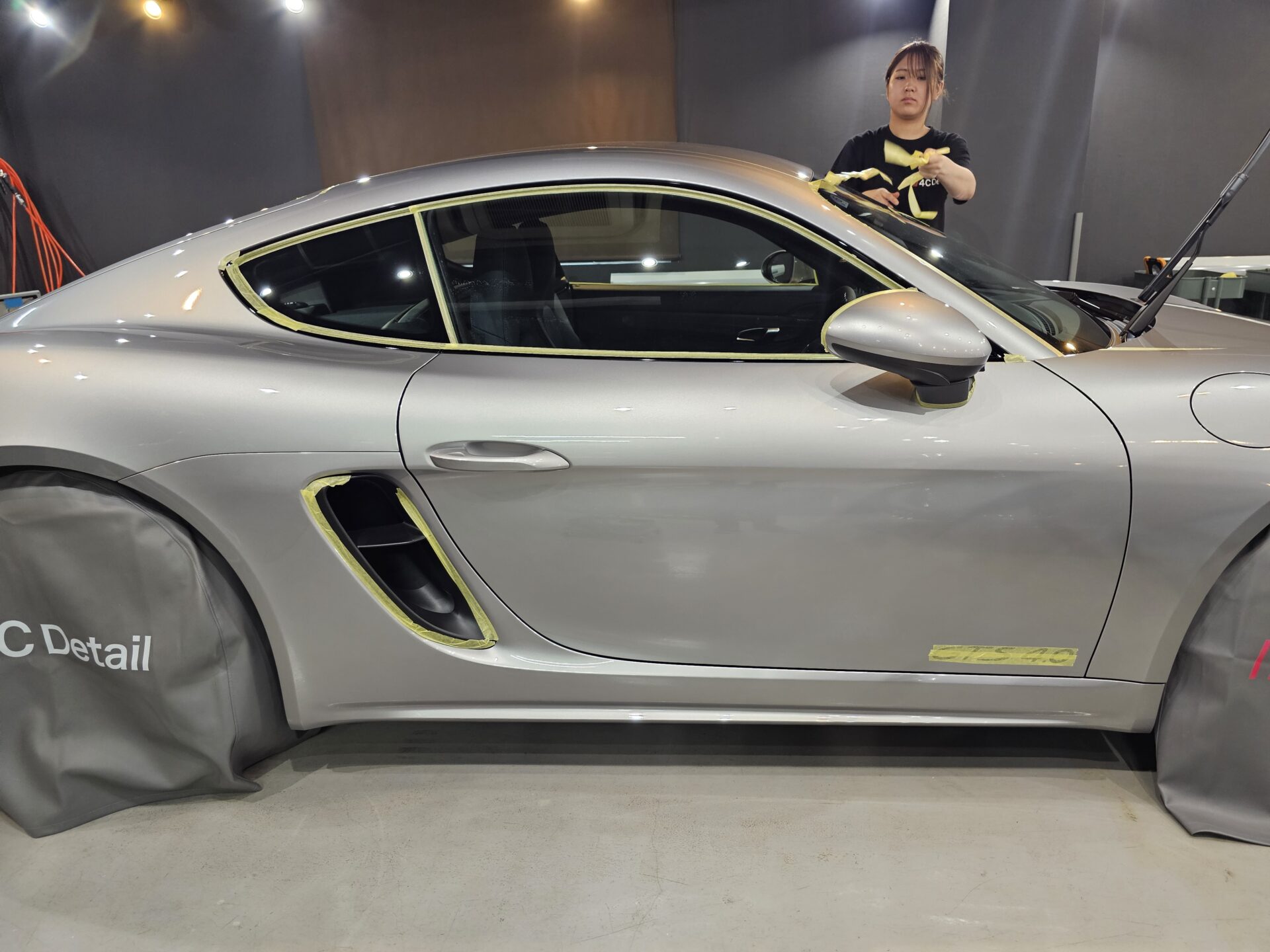 ポルシェ718ケイマンGTS4.0新車 磨きマスキング処理