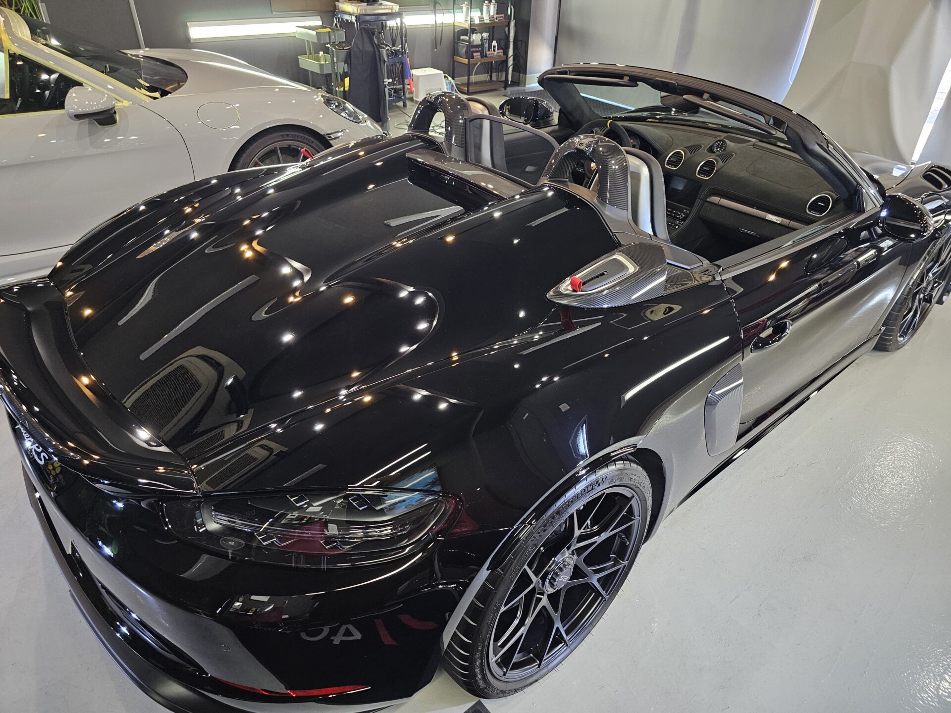 ポルシェ718スパイダーRS 新車 ソリッドブラック GTECHNIQ最上級セラミックコーティング