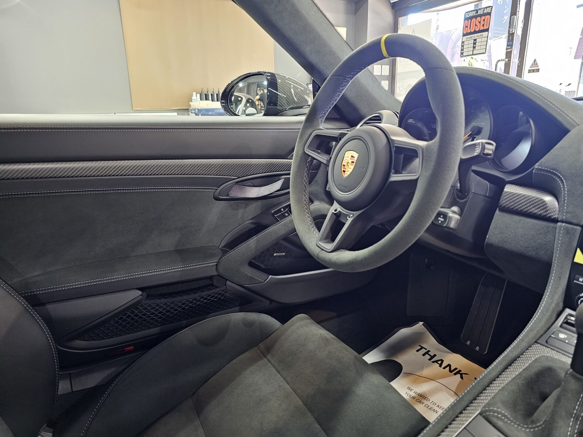ポルシェ718スパイダーRS 新車 ソリッドブラック アルカンターラハンドルコーティング