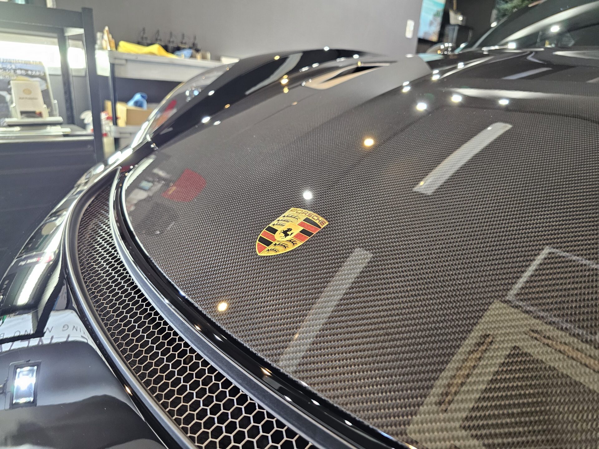 ポルシェ718スパイダーRS 新車 ソリッドブラック クレストステッカーコーティング