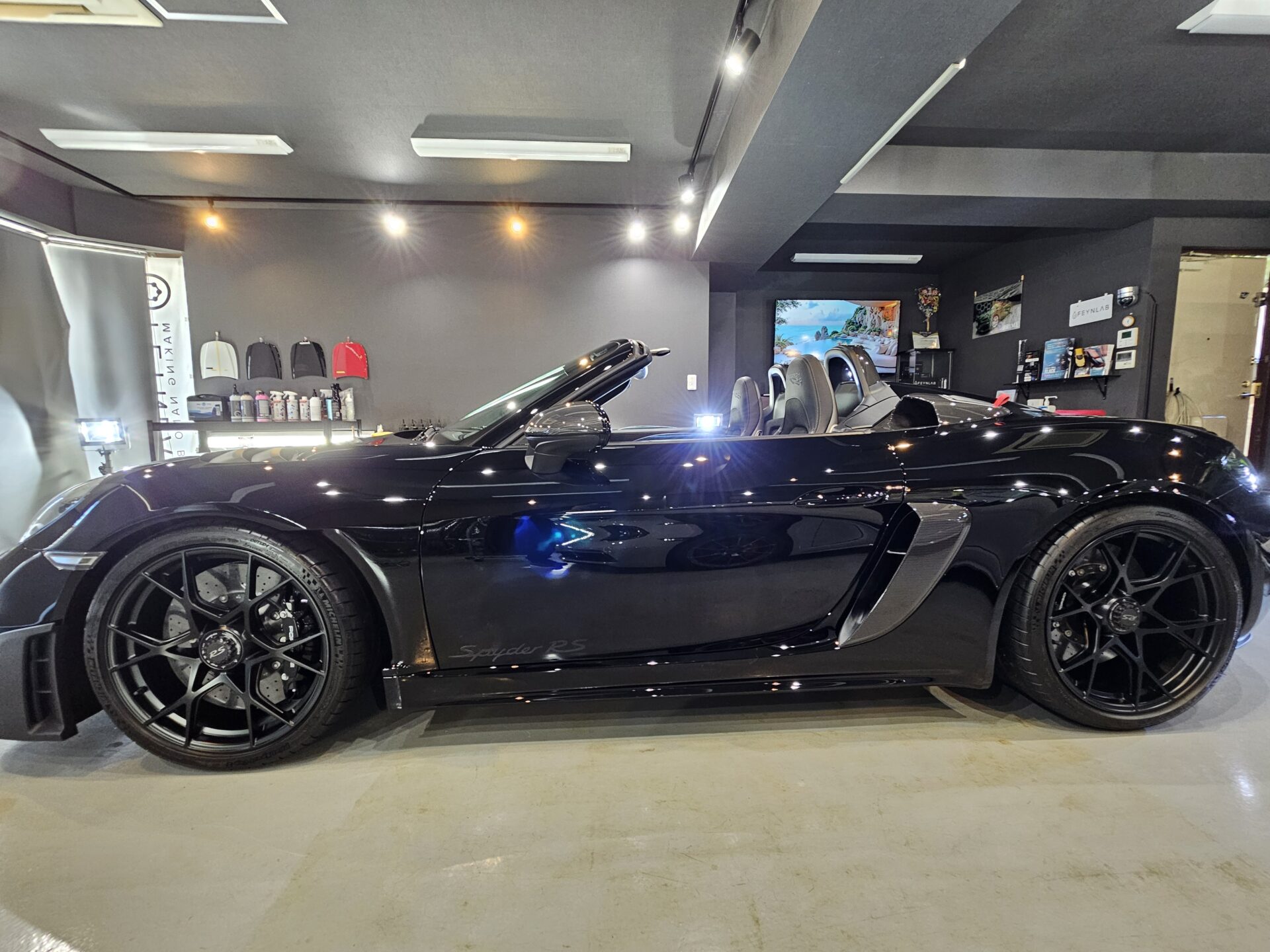 ポルシェ718スパイダーRS 新車 ソリッドブラック セラミックコーティング GTECHNIQ