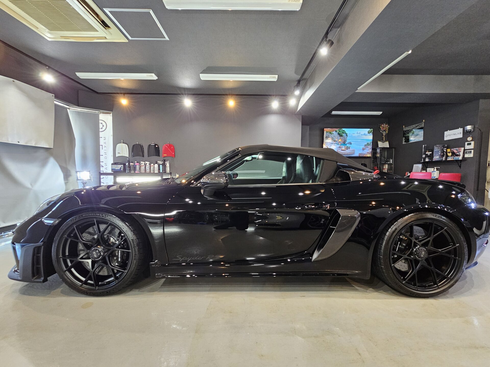 ポルシェ718スパイダーRS 新車 ソリッドブラック ジーテクニックセラミックコーティング美しい仕上がり