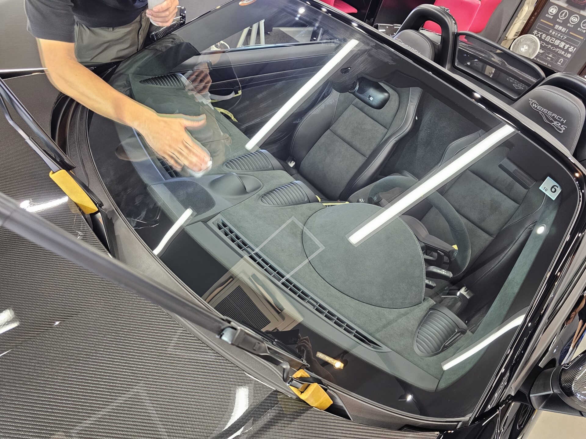ポルシェ718スパイダーRS 新車 ソリッドブラック スリックフロントガラスコーティング塗布