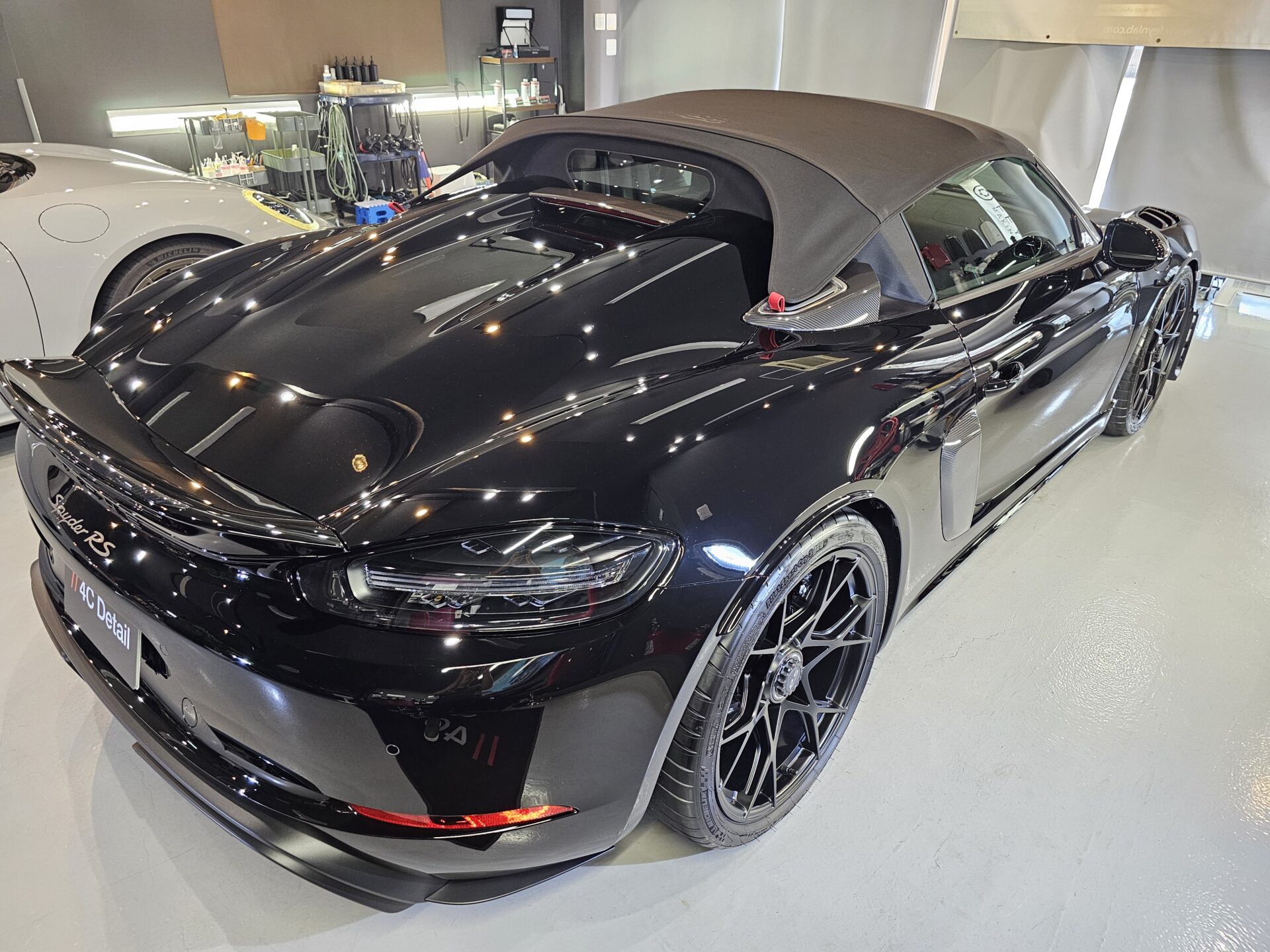 ポルシェ718スパイダーRS 新車 ソリッドブラック ボディガラスコーティング 最新セラミック