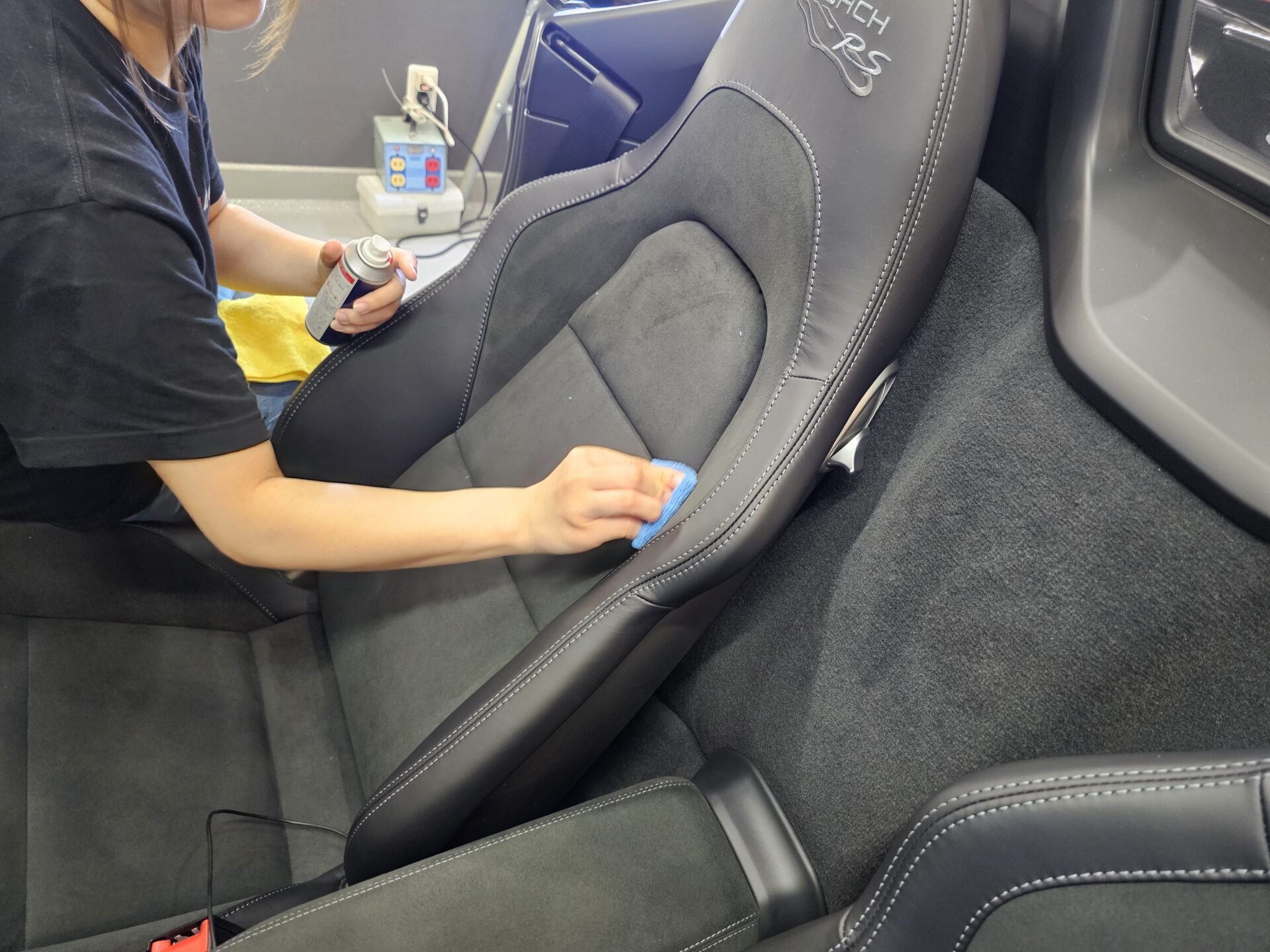 ポルシェ718スパイダーRS 新車 ソリッドブラック レザーシートコーティング