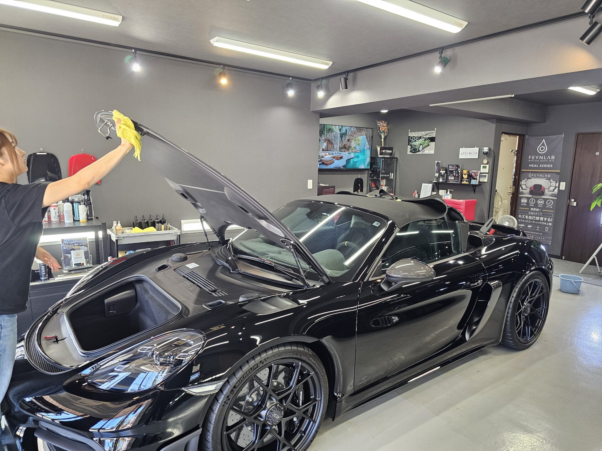 ポルシェ718スパイダーRS 新車 ソリッドブラック 洗車