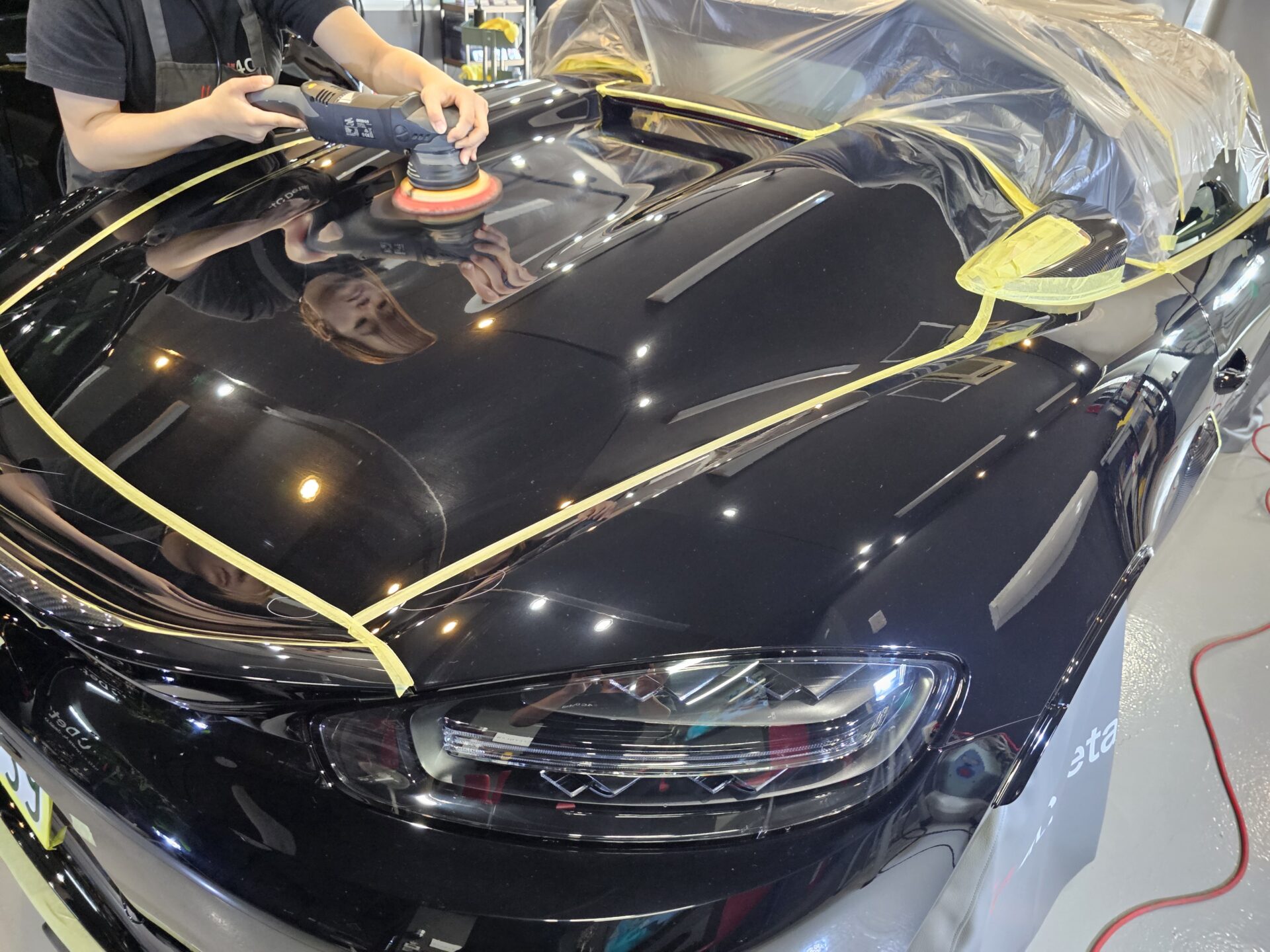 ポルシェ718スパイダーRS 新車 ソリッドブラック 研磨 下地処理