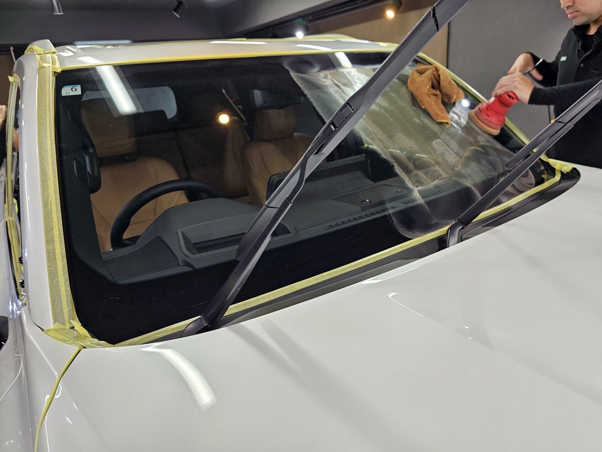 レクサスLX600 新車 スリックフロントガラス下地処理
