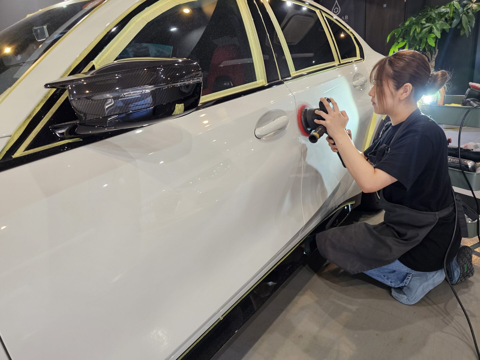 BMW M3コンペティション アルピンホワイト 女性ディテイラー
