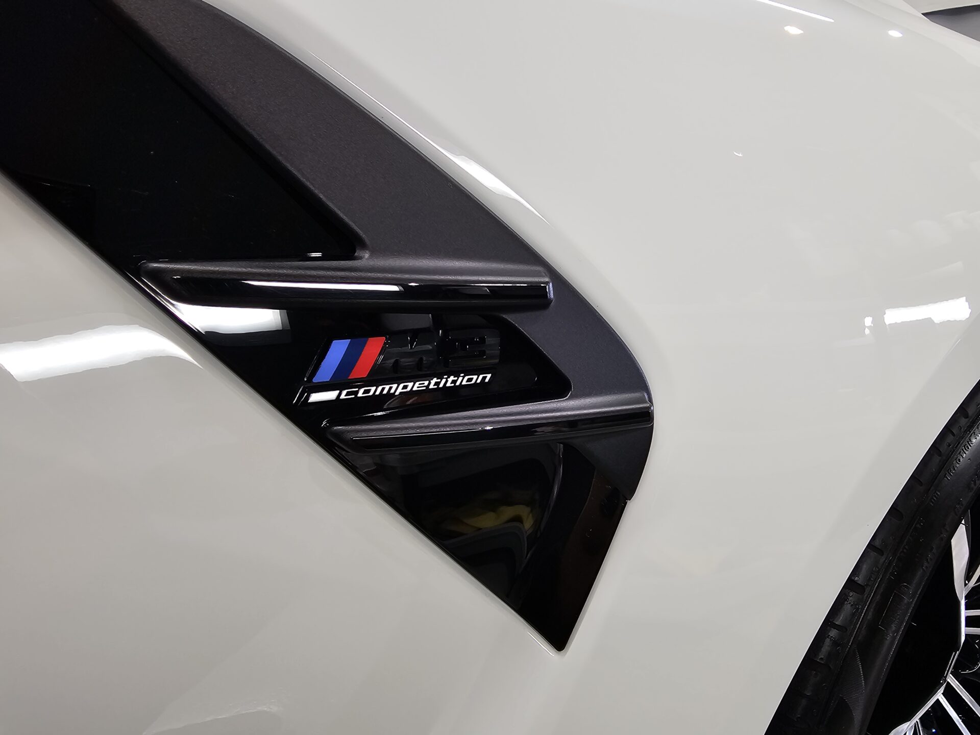 BMW M3コンペティション アルピンホワイト 細部仕上げ