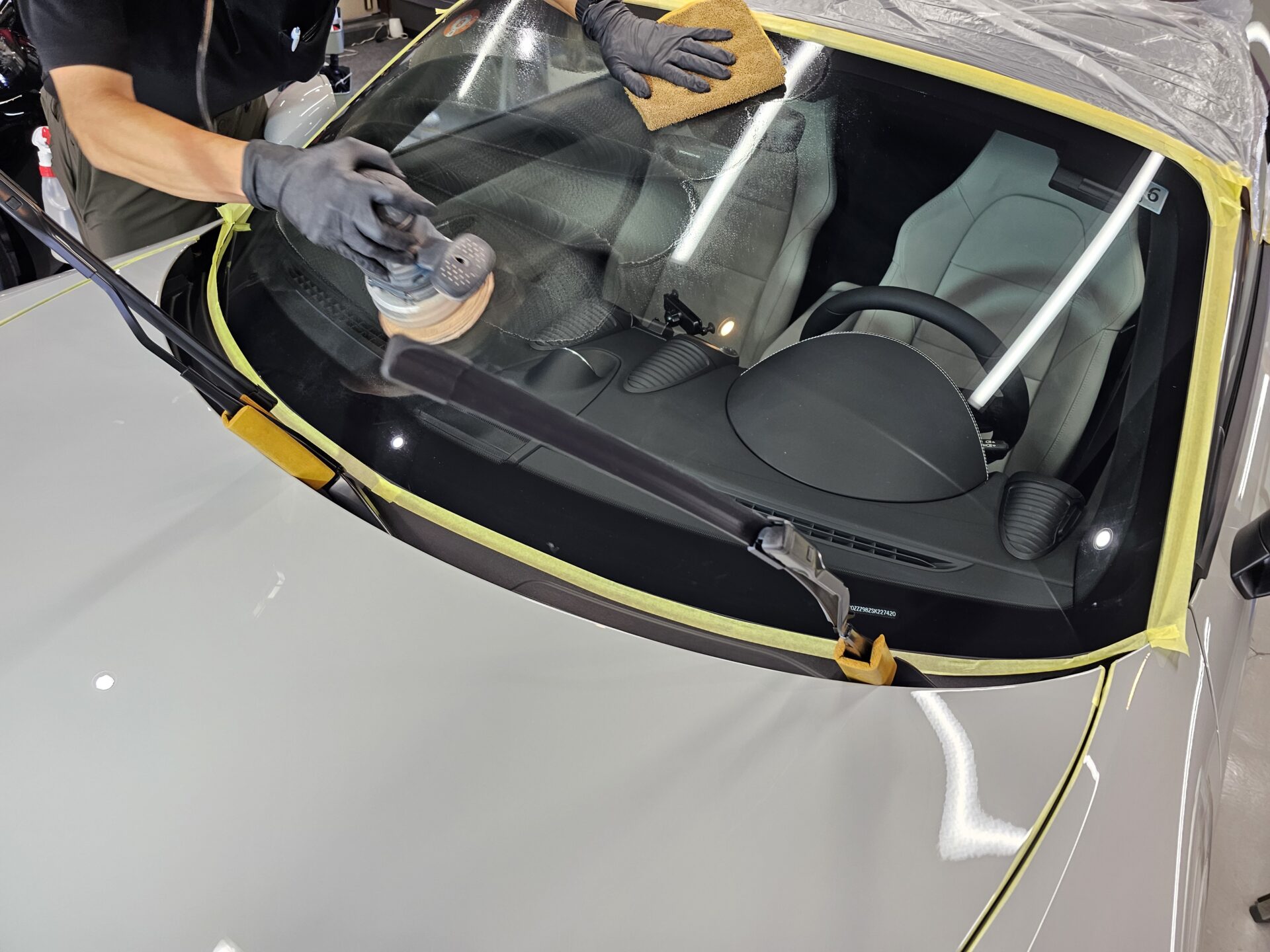 ポルシェ718ボクスターGTS4.0 新車 スリックフロントガラス下地処理