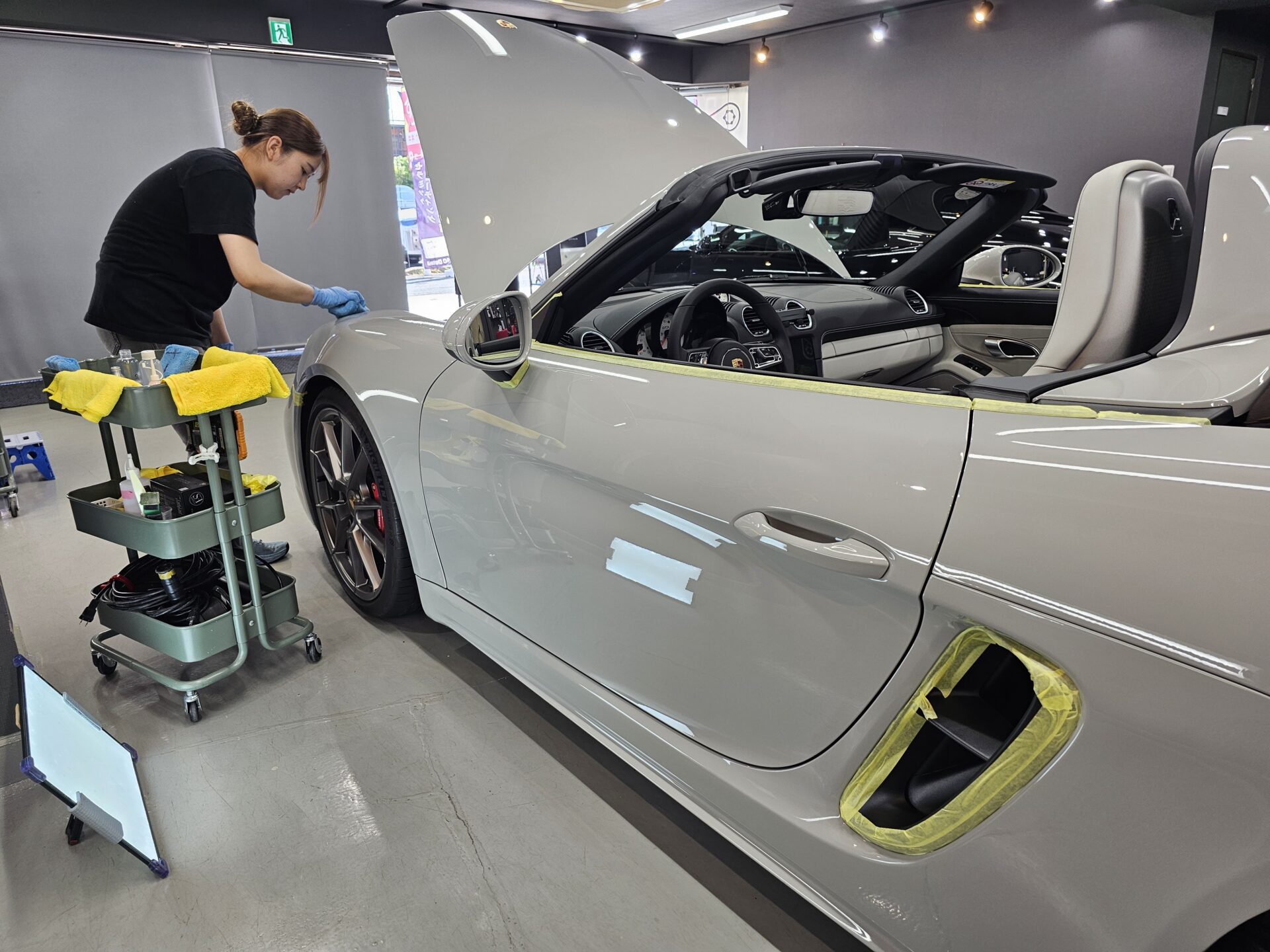 ポルシェ718ボクスターGTS4.0 新車 ファインラボセラミックコーティング施工風景