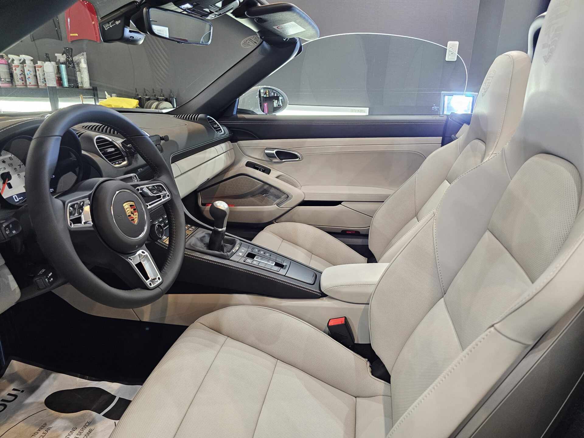 ポルシェ718ボクスターGTS4.0 新車 内装レザーシートセラミックコーティング