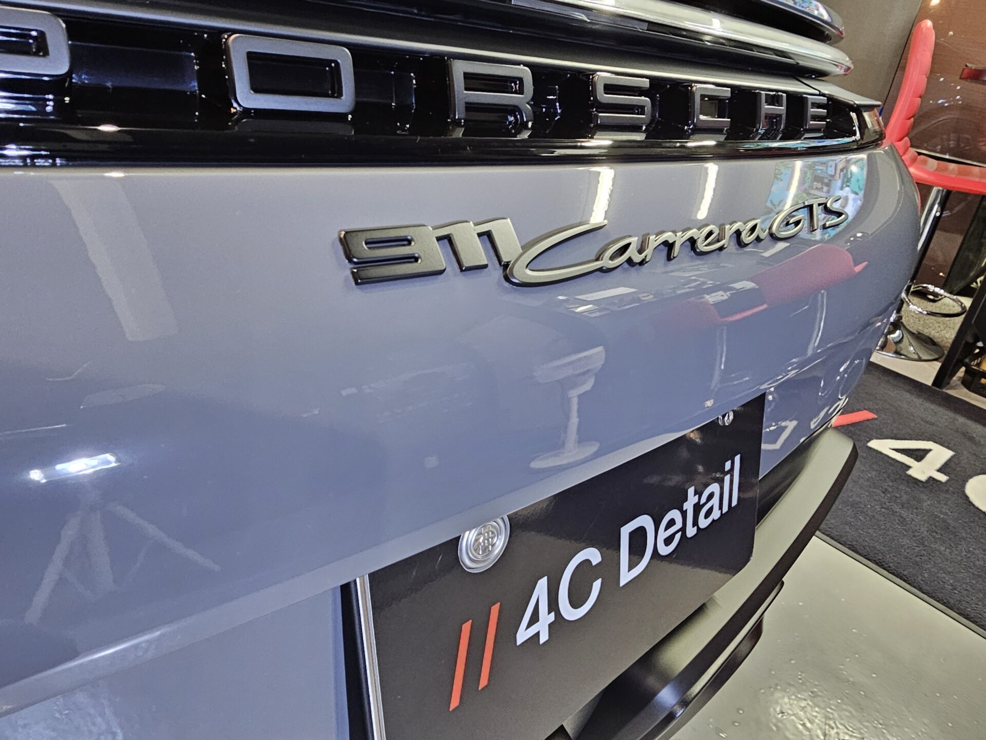 ポルシェ911カレラGTS(992.2)新車 ストレートグレーネオ XPEL PPF フルプロテクションフィルム エンブレム脱着