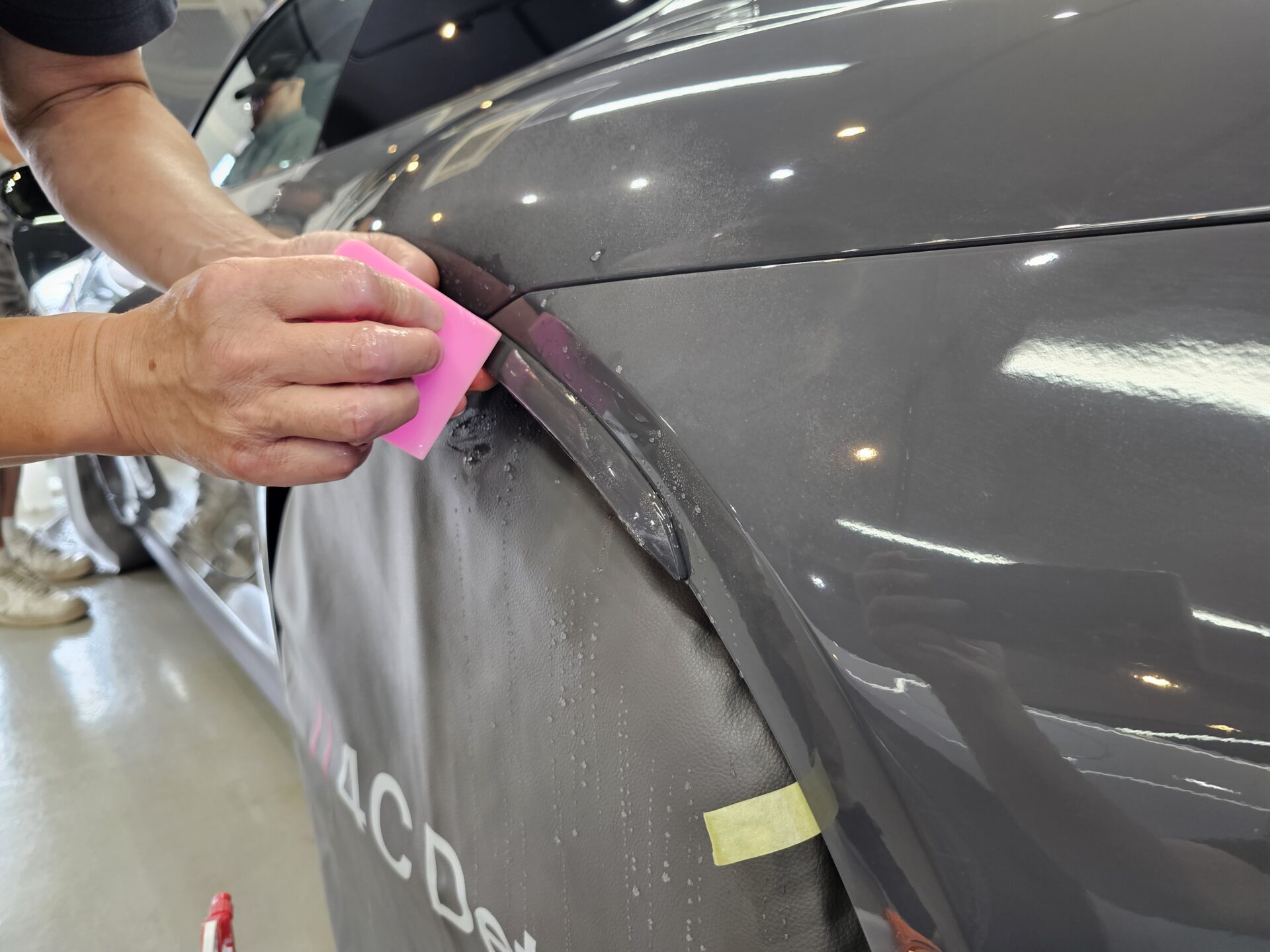 ポルシェ911カレラGTS(992.2)新車 ストレートグレーネオ XPEL PPF プロテクション細部まで施工