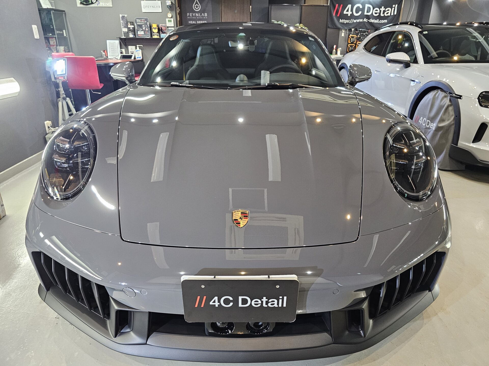 ポルシェ911カレラGTS(992.2)新車 ストレートグレーネオ XPEL フルラッピング