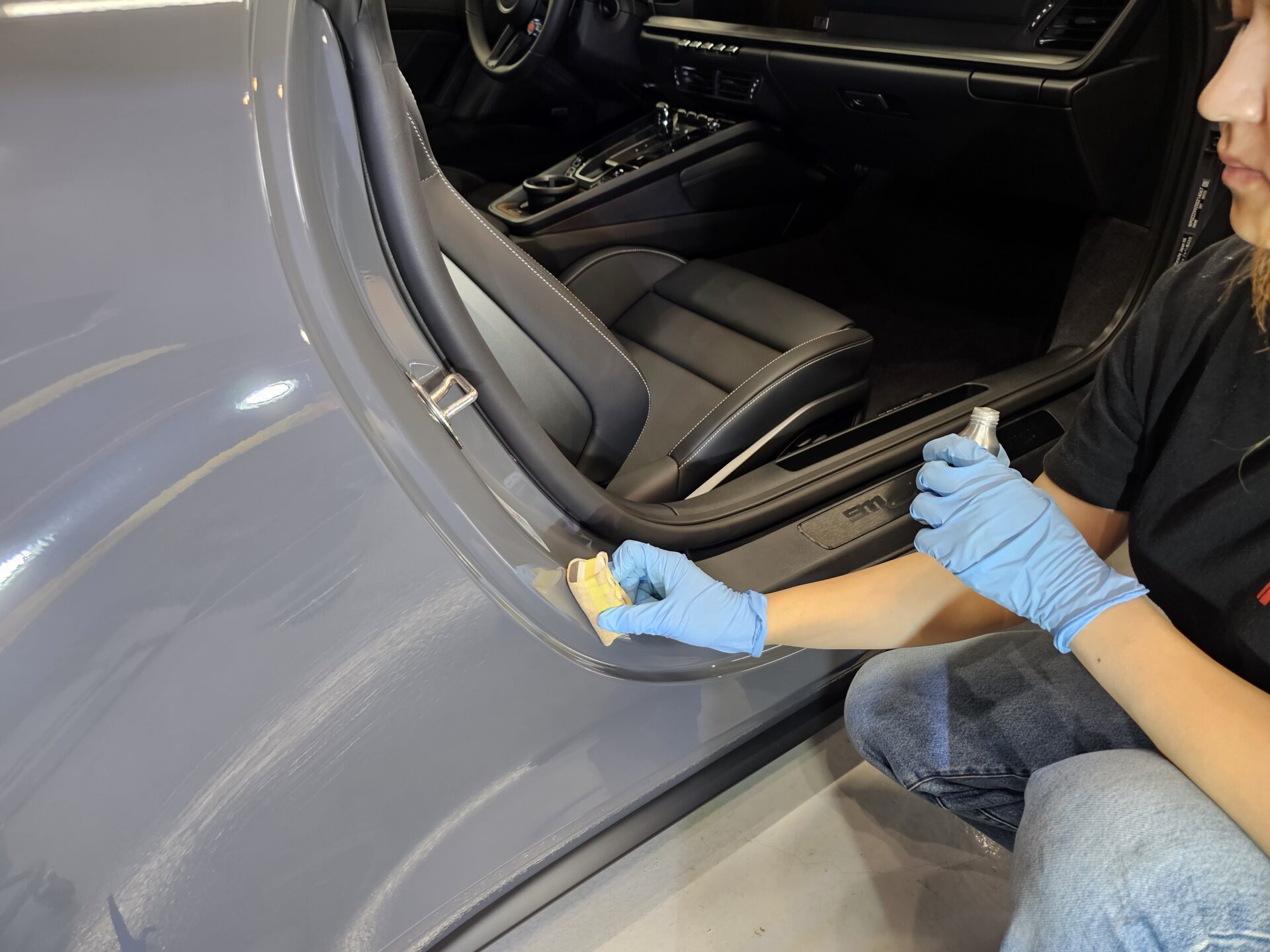 ポルシェ911カレラGTS(992.2)新車 ストレートグレーネオ ドア内側セラミックコーティング