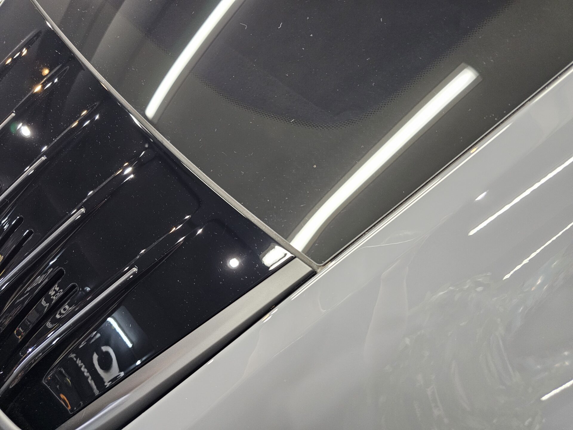 ポルシェ911カレラGTS(992.2)新車 ストレートグレーネオ 細部シミ取り後