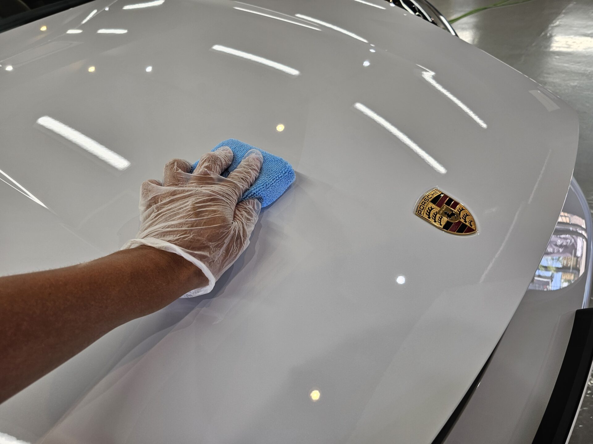 ポルシェ911カレラS(992.1)　GTECHNIQセラミックベースコート塗布