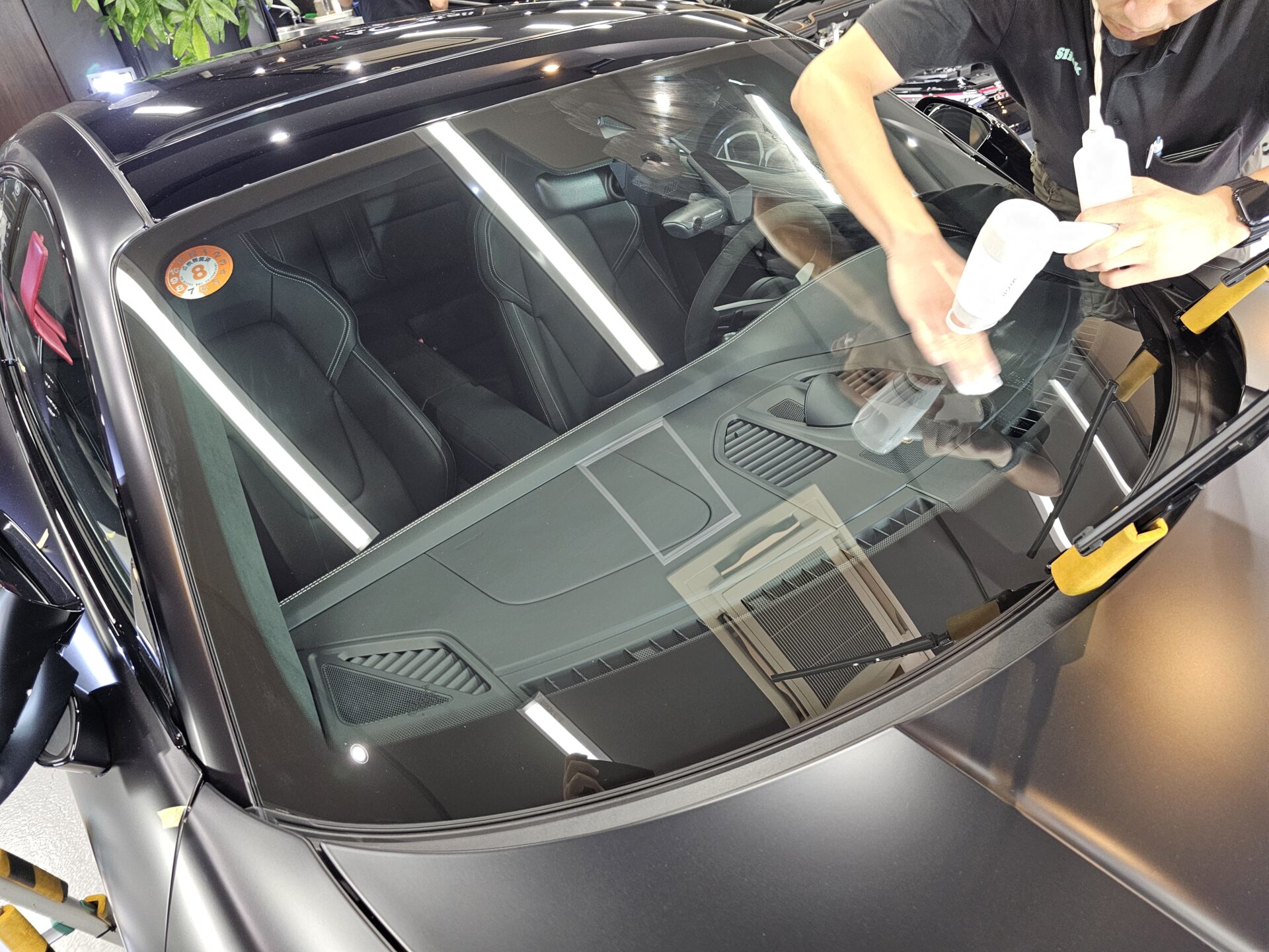 ポルシェ911カレラS(992.2) XPELステルスフルプロテクションフィルム マットブラックラッピング スリックフロントガラスコーティング塗布