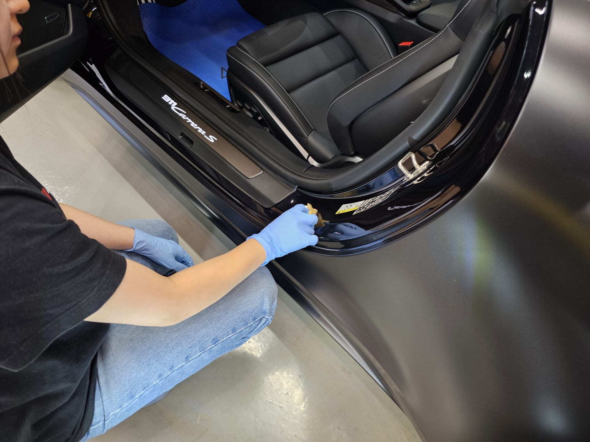 ポルシェ911カレラS(992.2) XPELステルスフルプロテクションフィルム マットブラックラッピング ドア内側コーティング