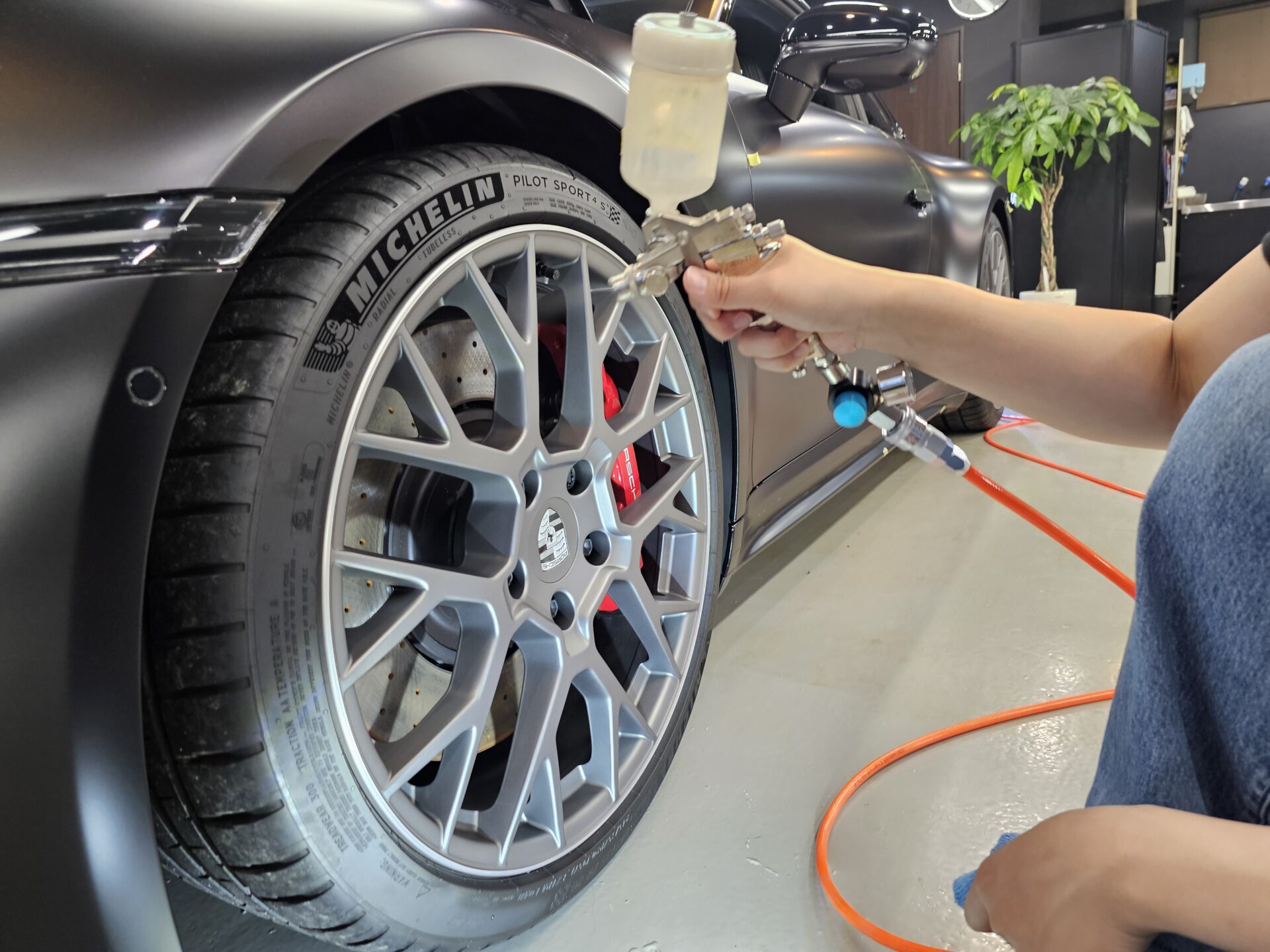 ポルシェ911カレラS(992.2) XPELステルスフルプロテクションフィルム マットブラックラッピング ホイールコーティング吹付