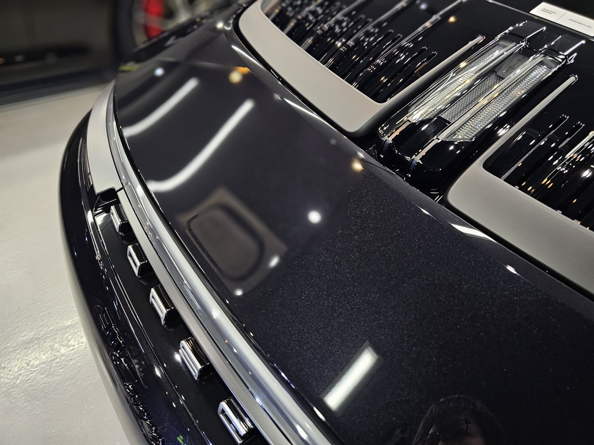 ポルシェ911カレラS(992.2) XPELステルスフルプロテクションフィルム マットブラックラッピング 薄傷除去