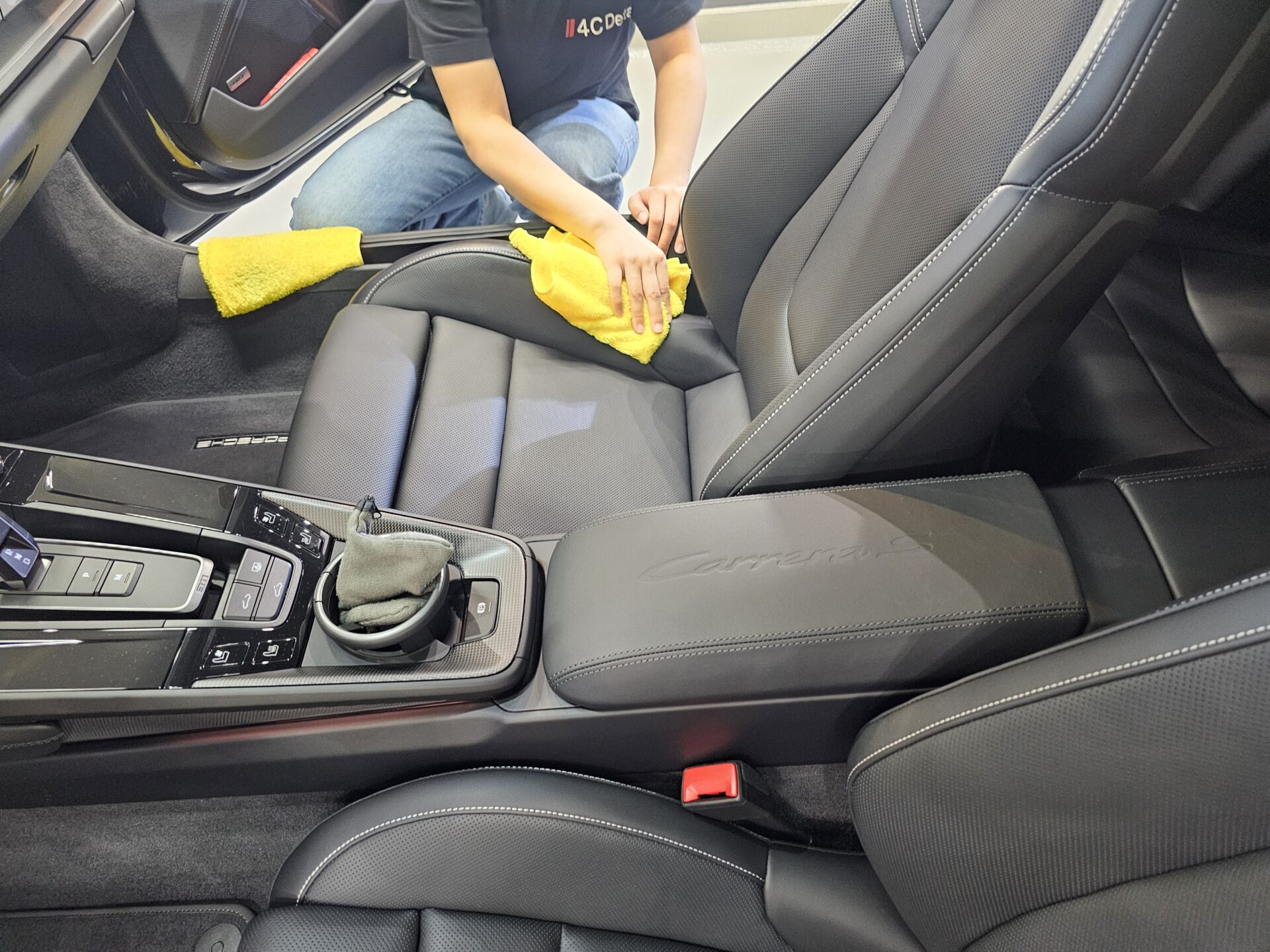 ポルシェ911カレラS(992.2) XPELステルスフルプロテクションフィルム マットブラックラッピング 車内クリーニング