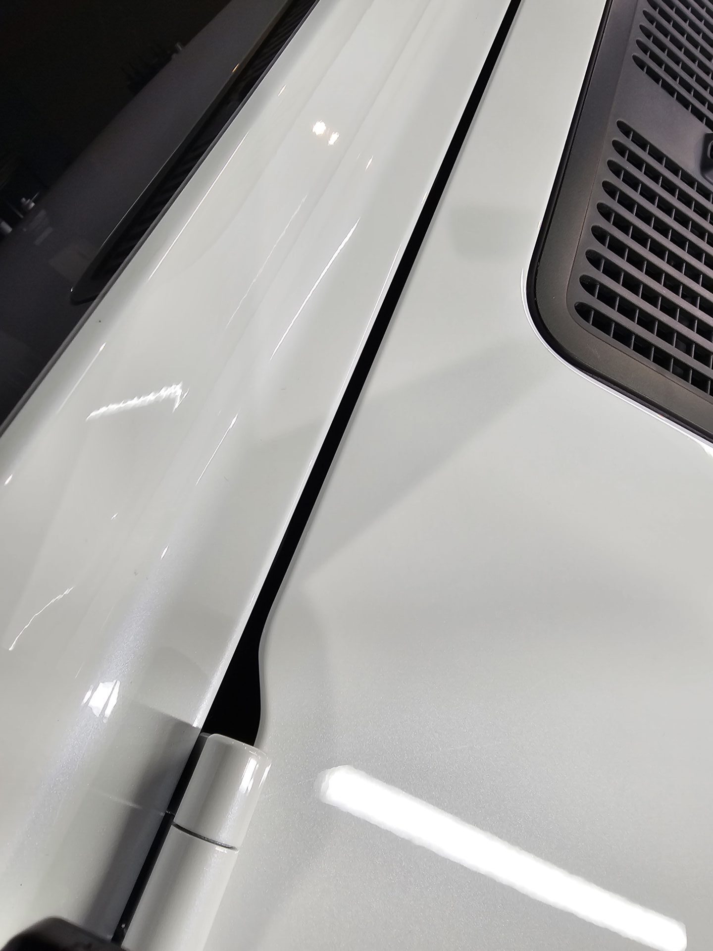 メルセデスベンツG450d ゲレンデ 新車 オパリスホワイト グリース除去