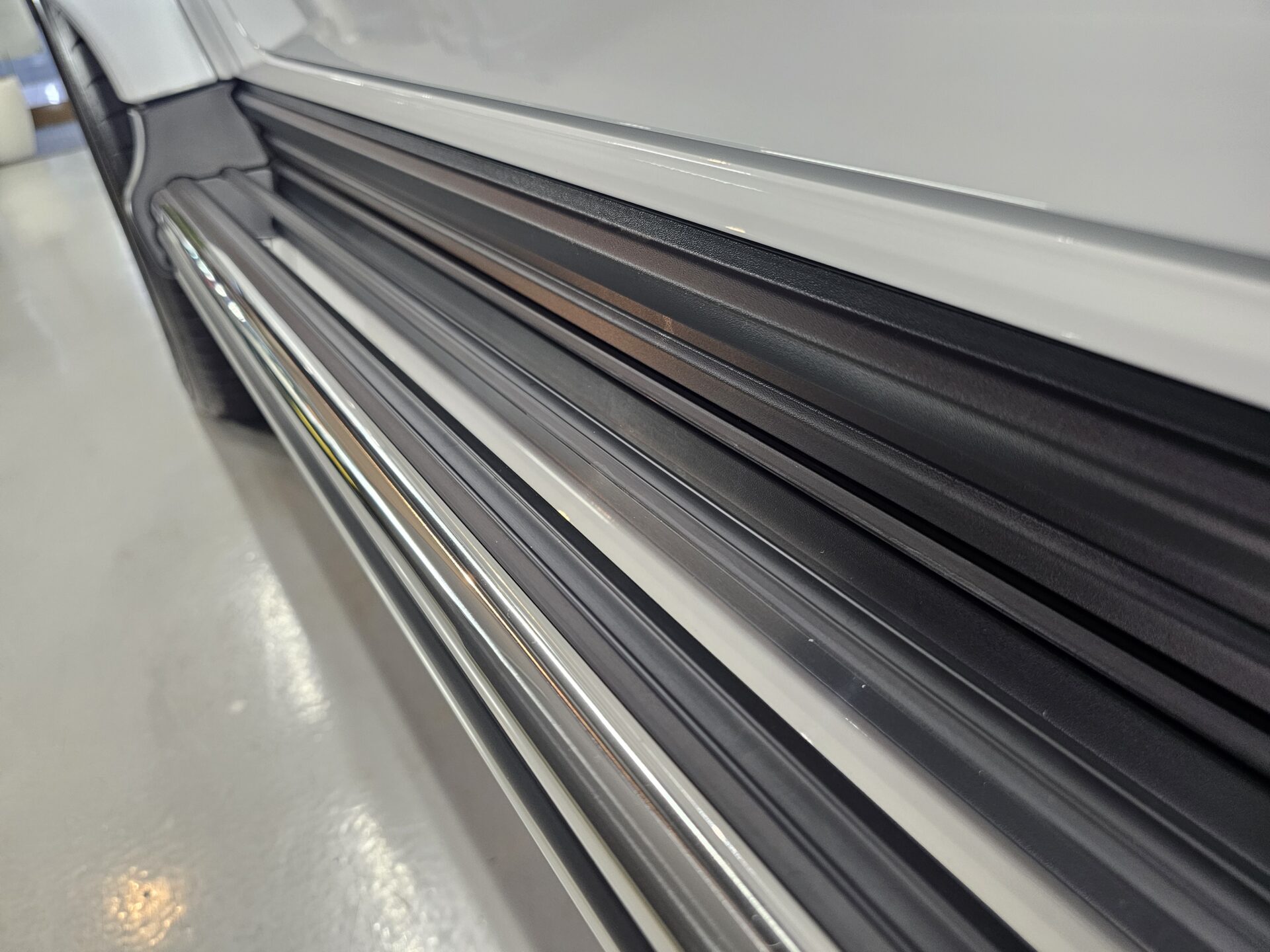 メルセデスベンツG450d ゲレンデ 新車 オパリスホワイト ステップ仕上がり