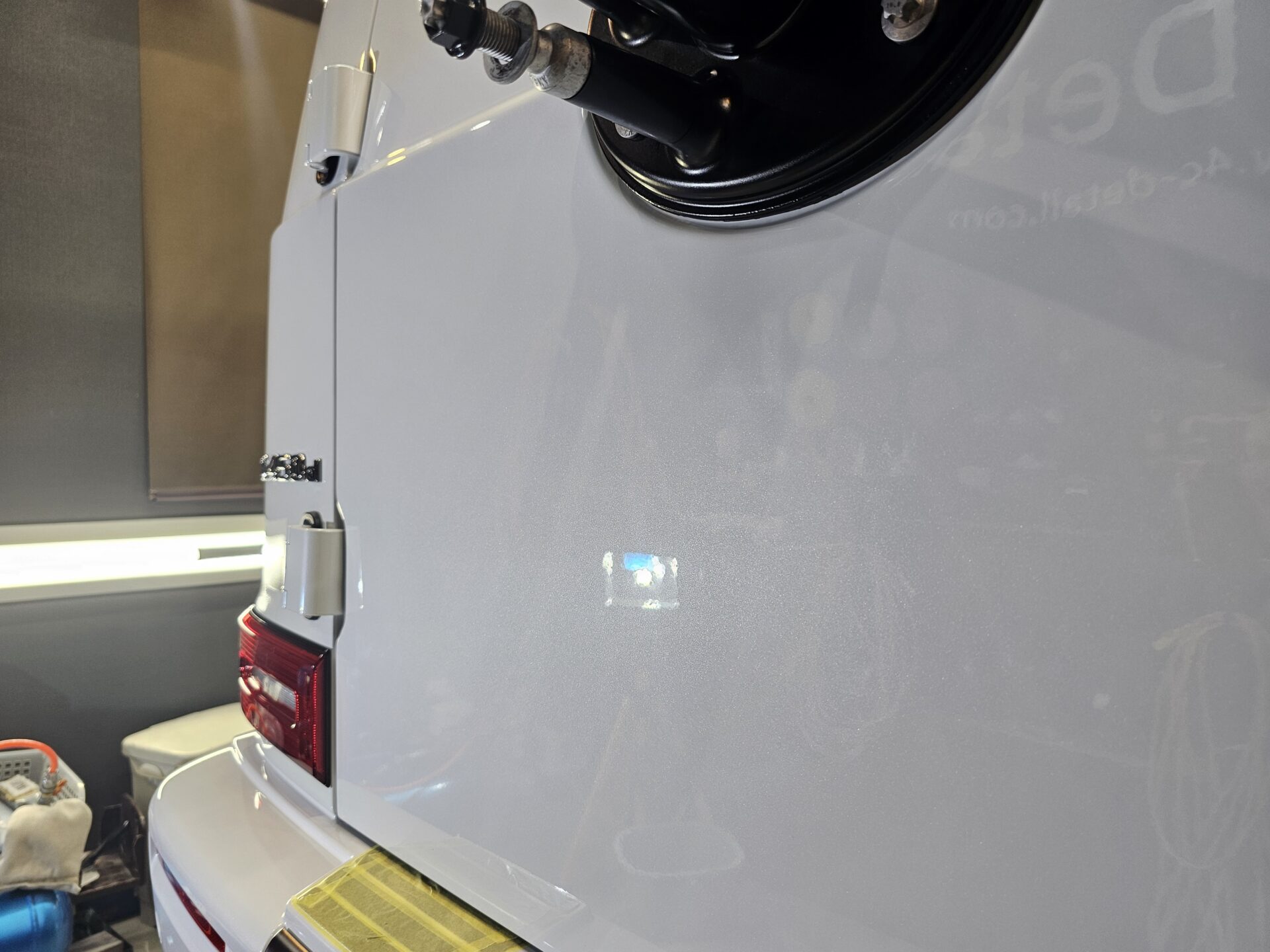 メルセデスベンツG450d ゲレンデ 新車 オパリスホワイト リアシミ除去