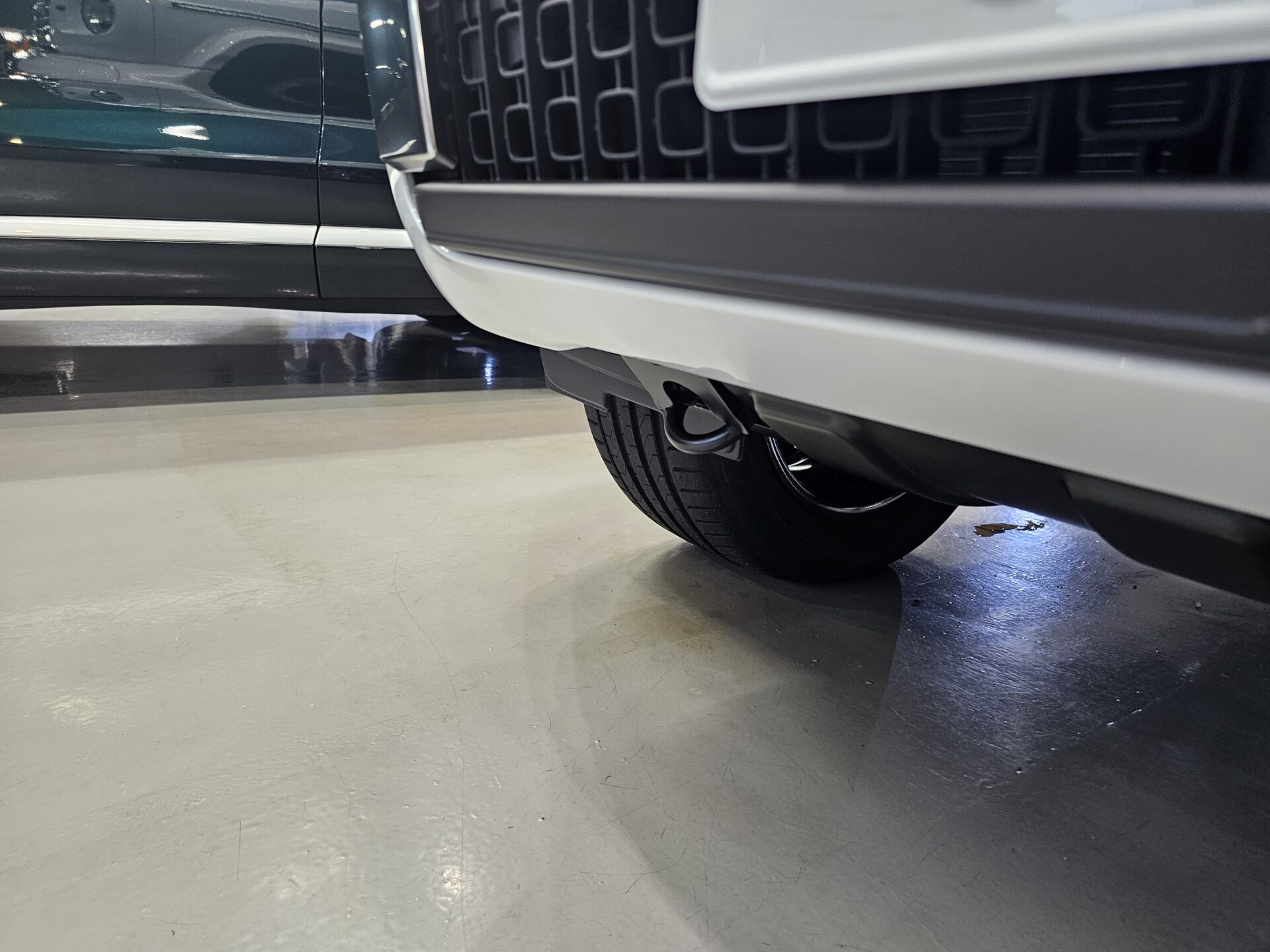 メルセデスベンツG450d ゲレンデ 新車 オパリスホワイト 未塗装樹脂シミ除去