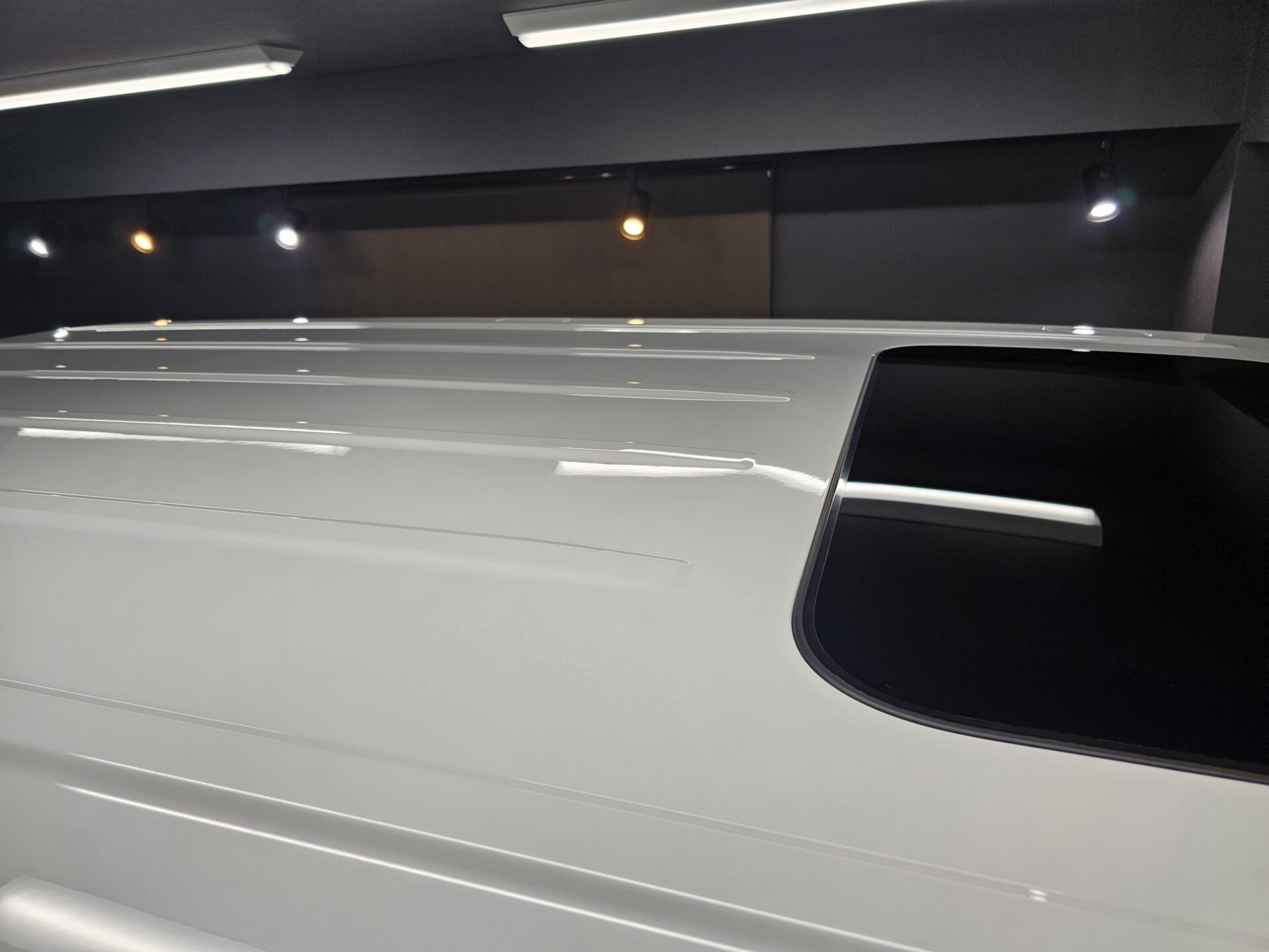 メルセデスベンツG450d ゲレンデ 新車 オパリスホワイト 糊残り線除去