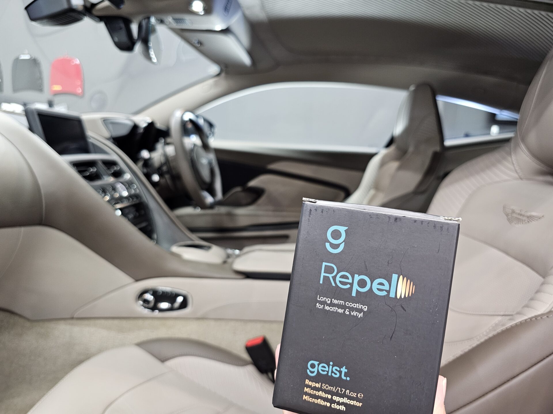 アストンマーティンDBSスーパーレッジェーラ770アルティメット レザーシートコーティングRepel geist
