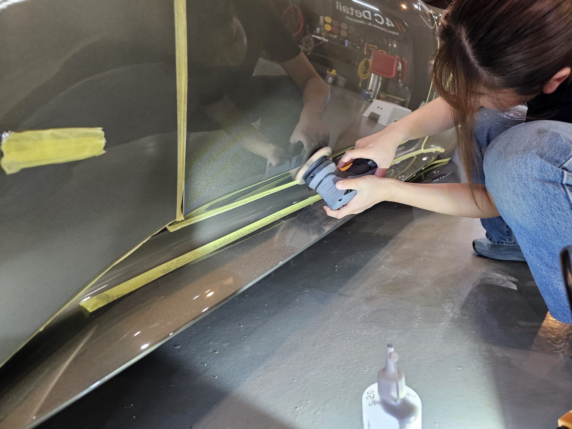 アストンマーティンDBSスーパーレッジェーラ770アルティメット 磨き女子