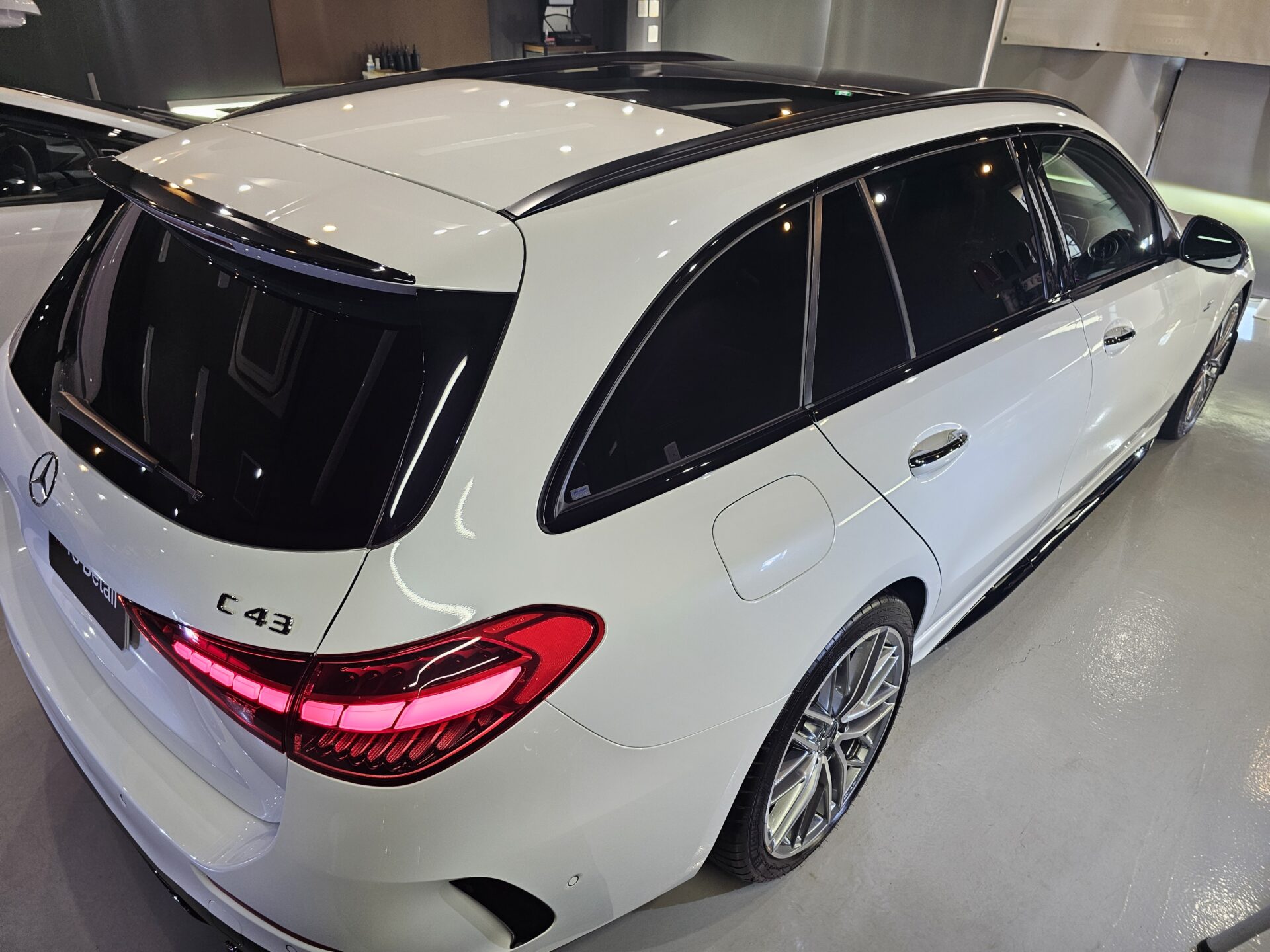 メルセデスAMG C43ステーションワゴン S206 オパリスホワイト セラミックコーティング モールプロテクションフィルム