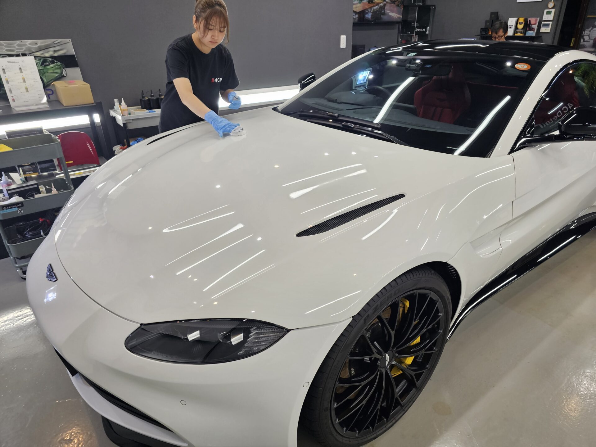アストンマーチンヴァンテージ GTECHNIQセラミックコーティング塗布