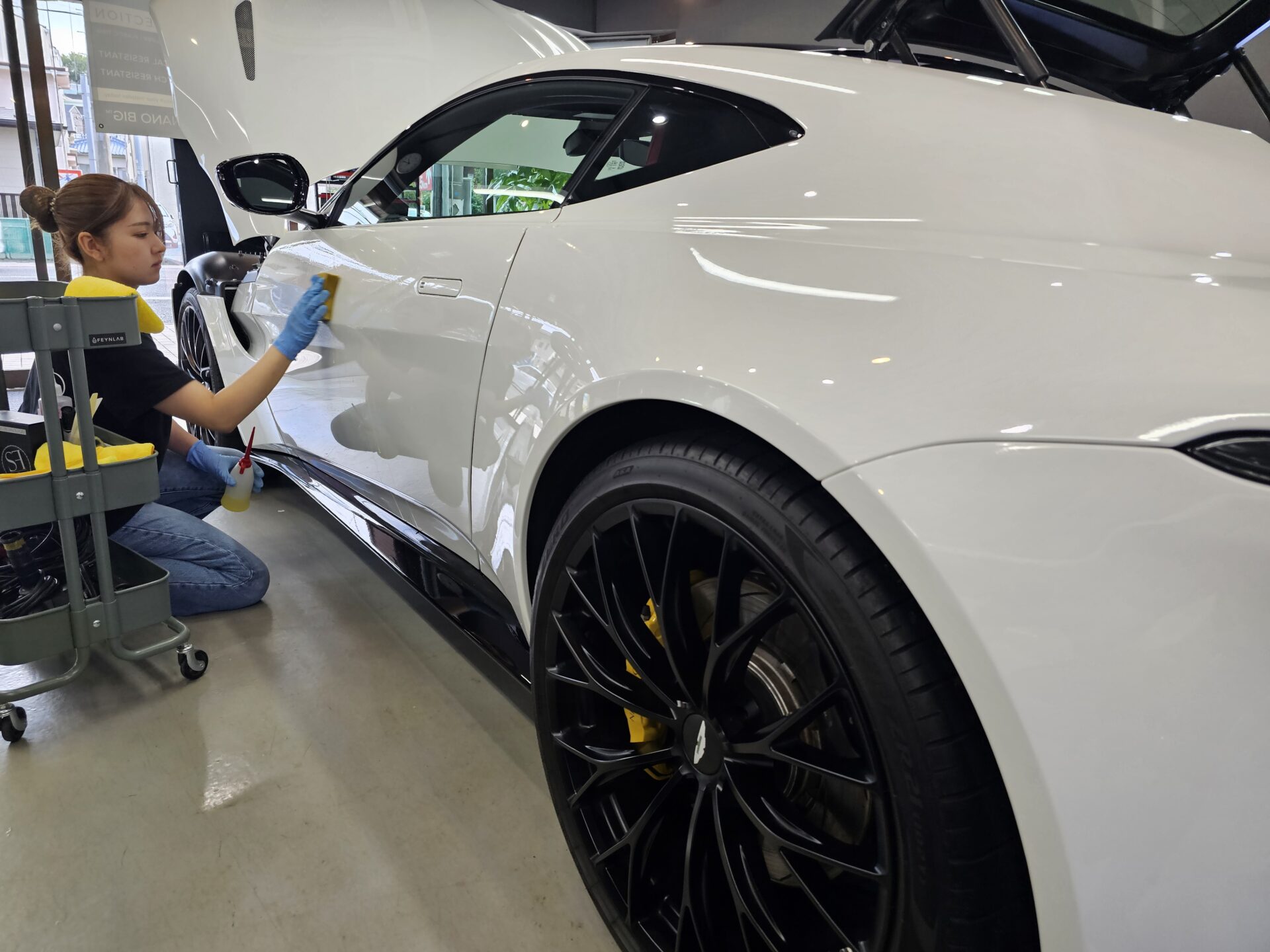 アストンマーチンヴァンテージ スケール除去作業