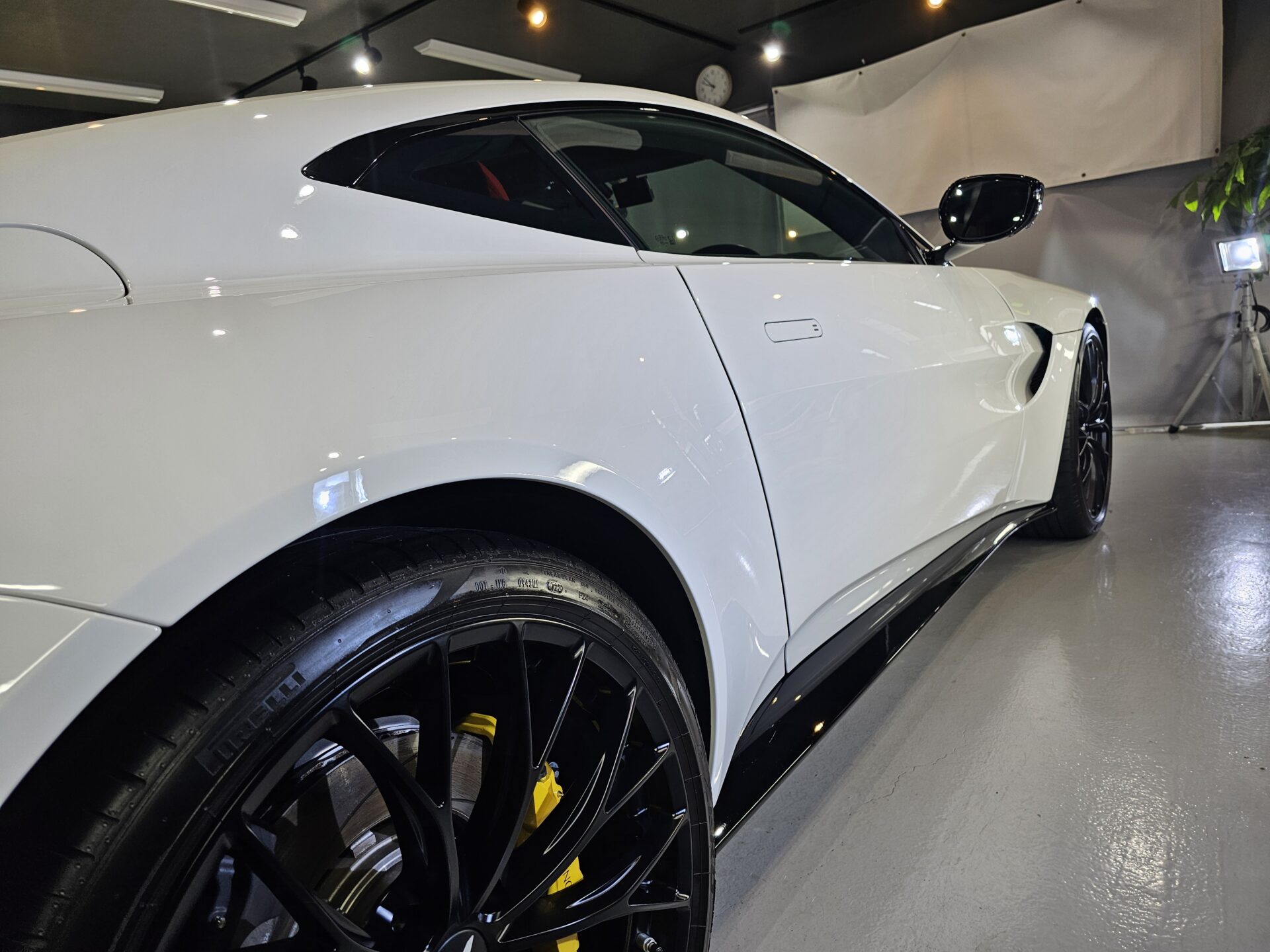 アストンマーチンヴァンテージ セラミックコーティング ジーテクニック認定施工店