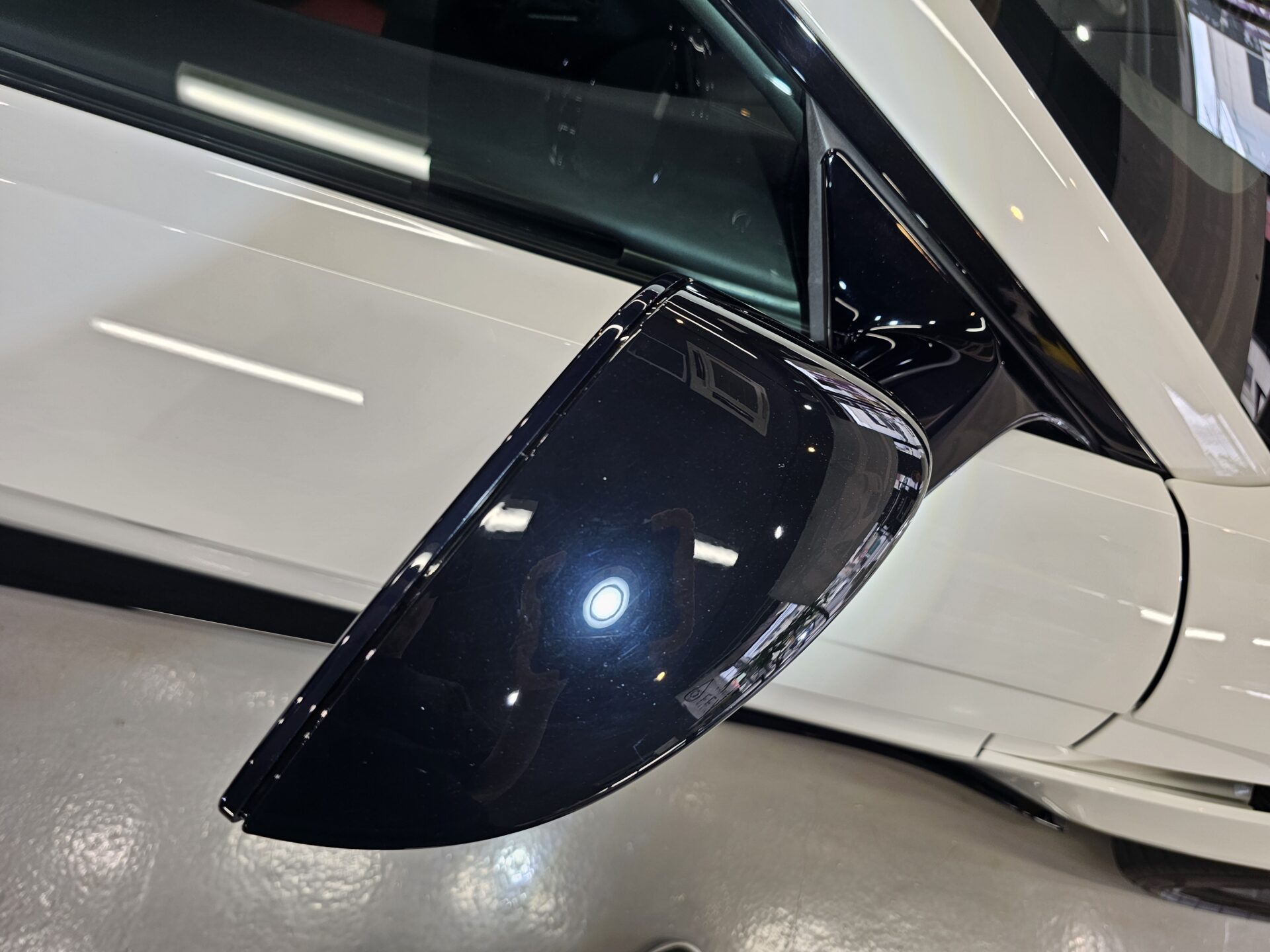 アストンマーチンヴァンテージ ドアミラー薄傷