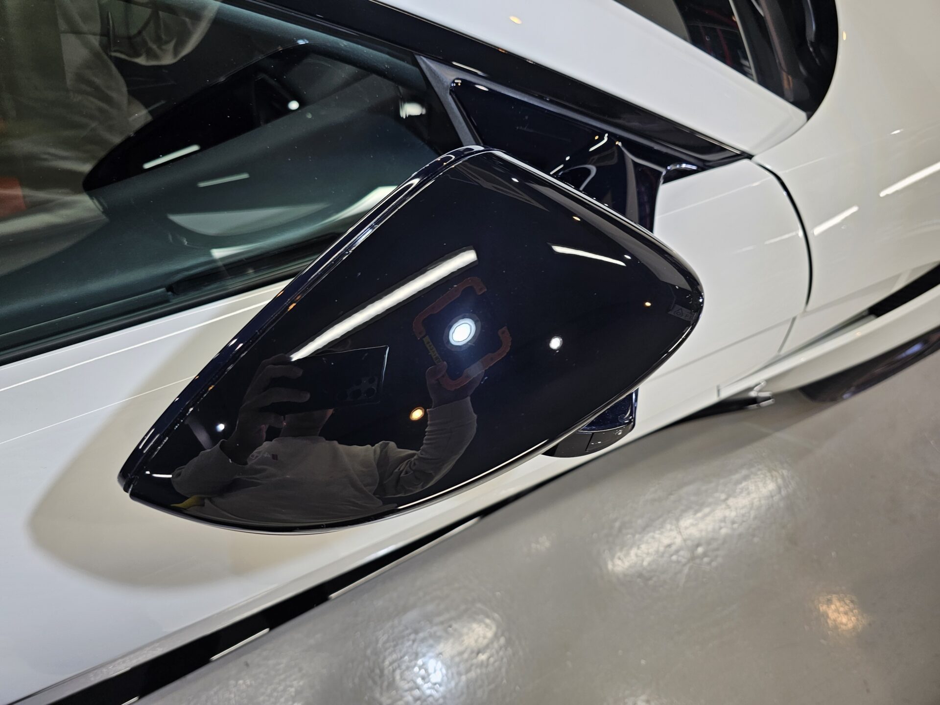 アストンマーチンヴァンテージ ドアミラー薄傷除去