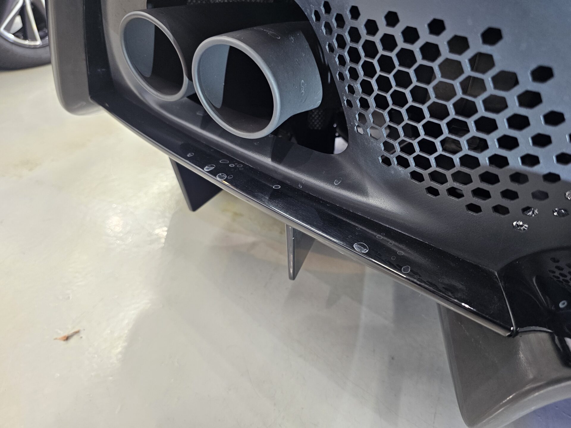 アストンマーチンヴァンテージ マフラーシミ