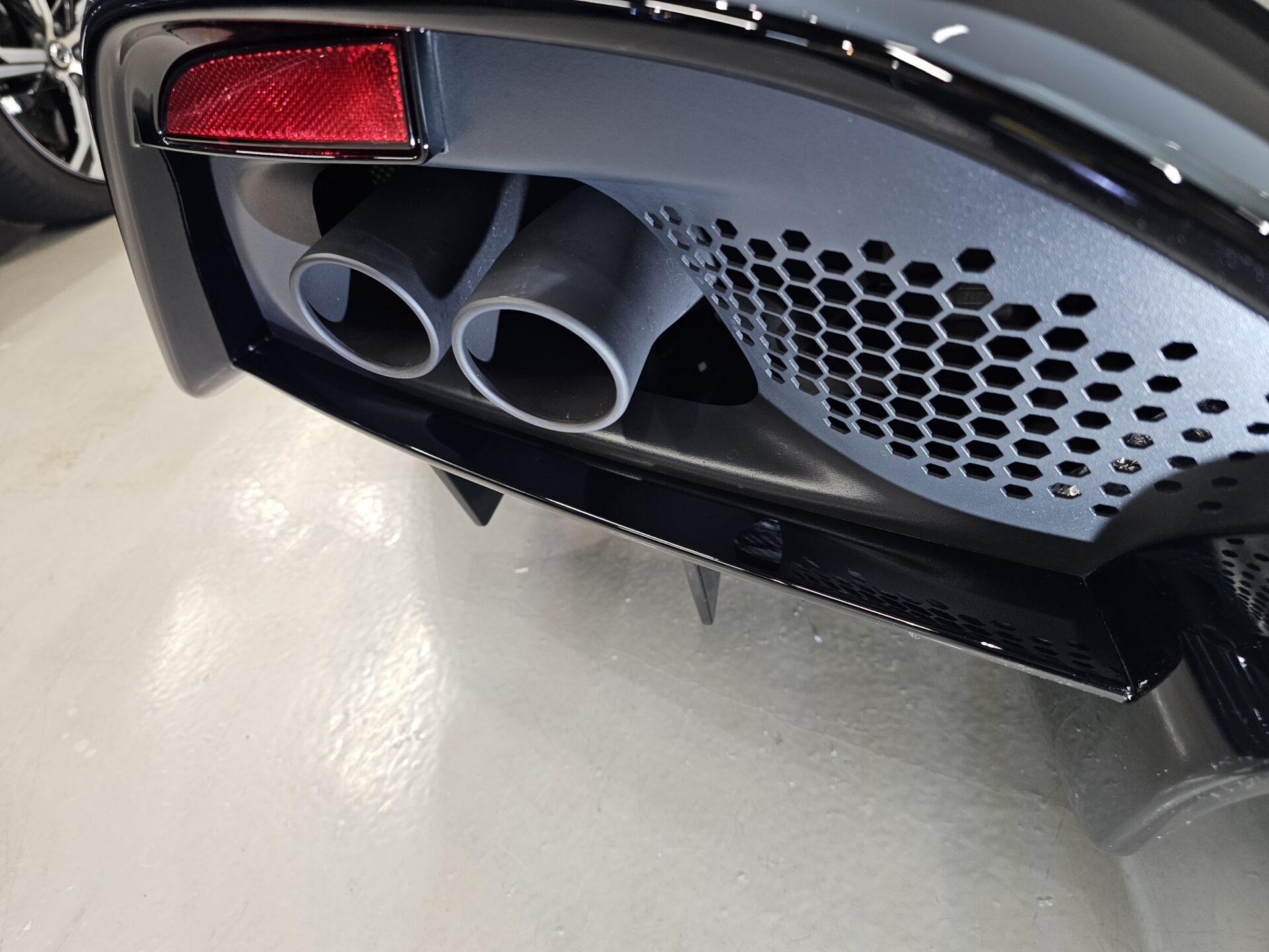 アストンマーチンヴァンテージ マフラー周り仕上がり