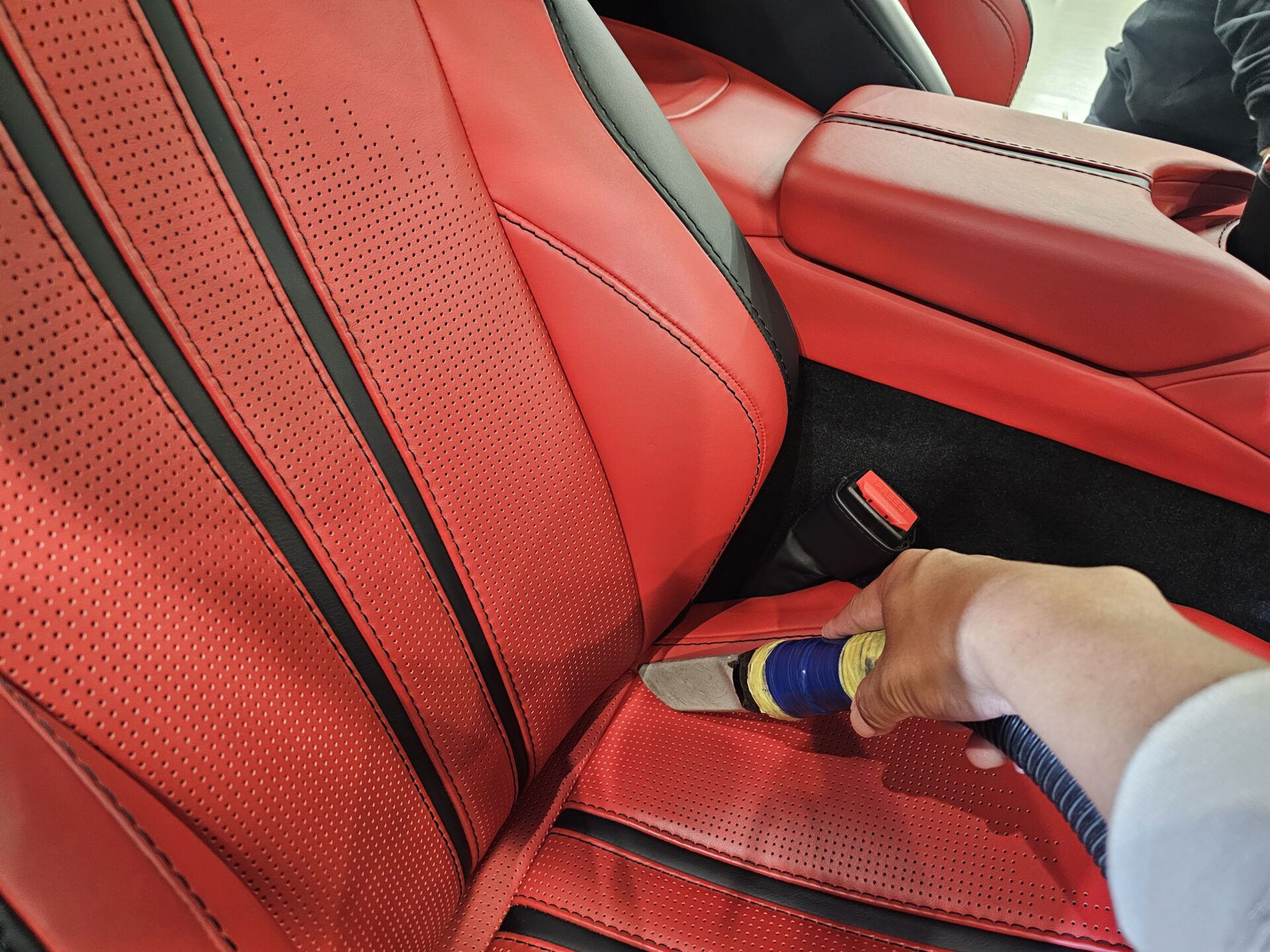 アストンマーチンヴァンテージ ルームクリーニング